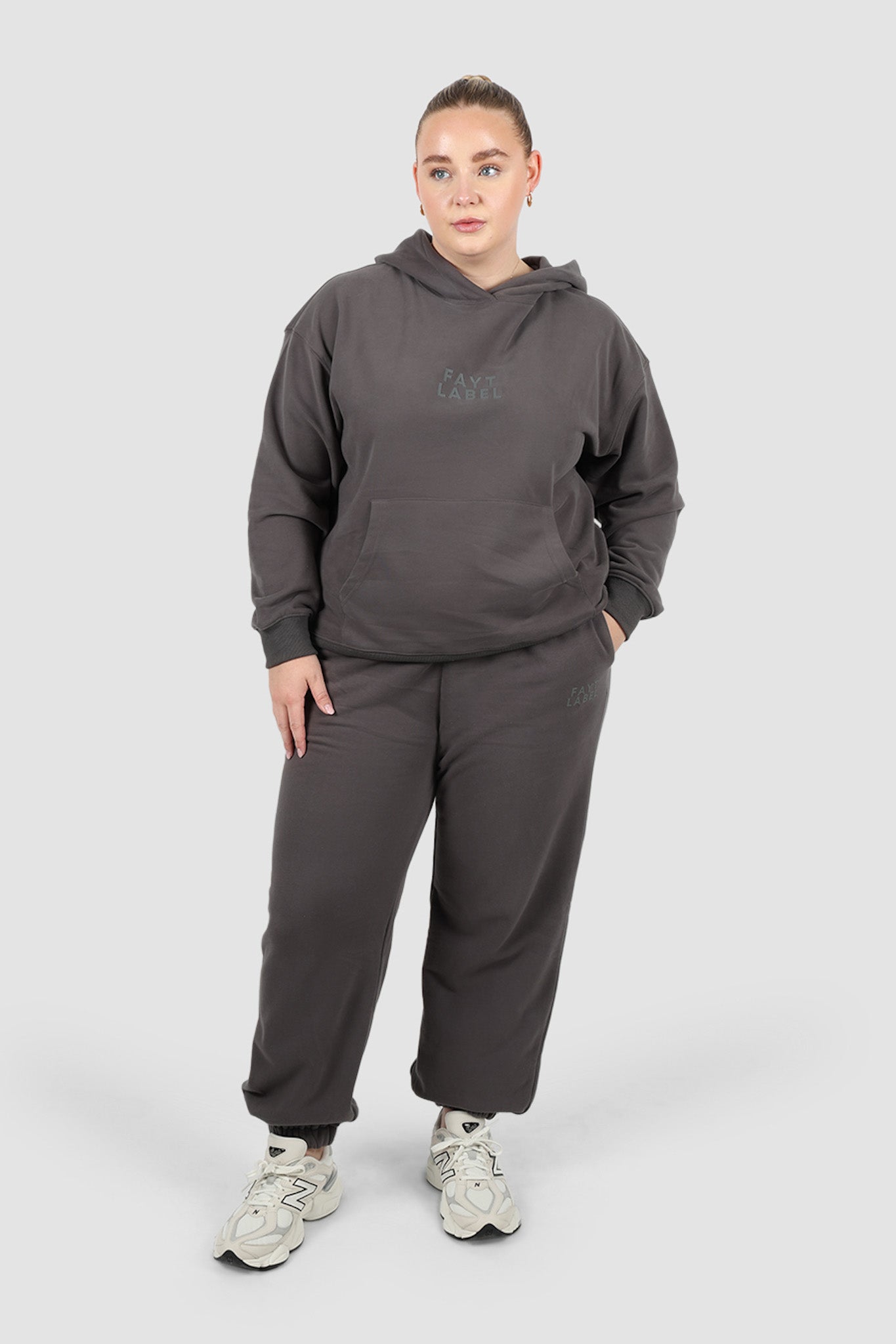 FAYT LOGO CUFF SWEATPANT CHARCOAL