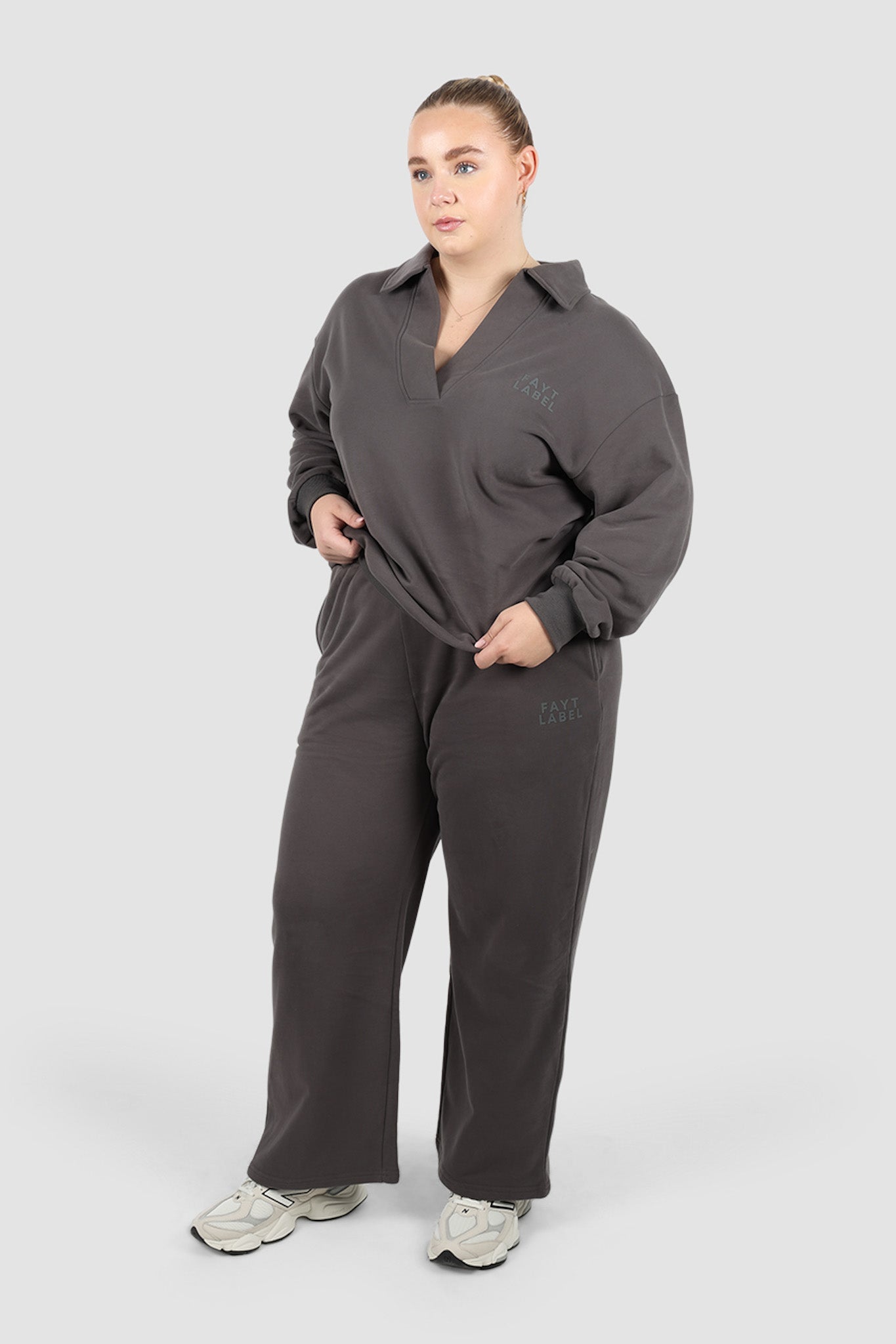 FAYT LOGO FLARE SWEATPANT CHARCOAL