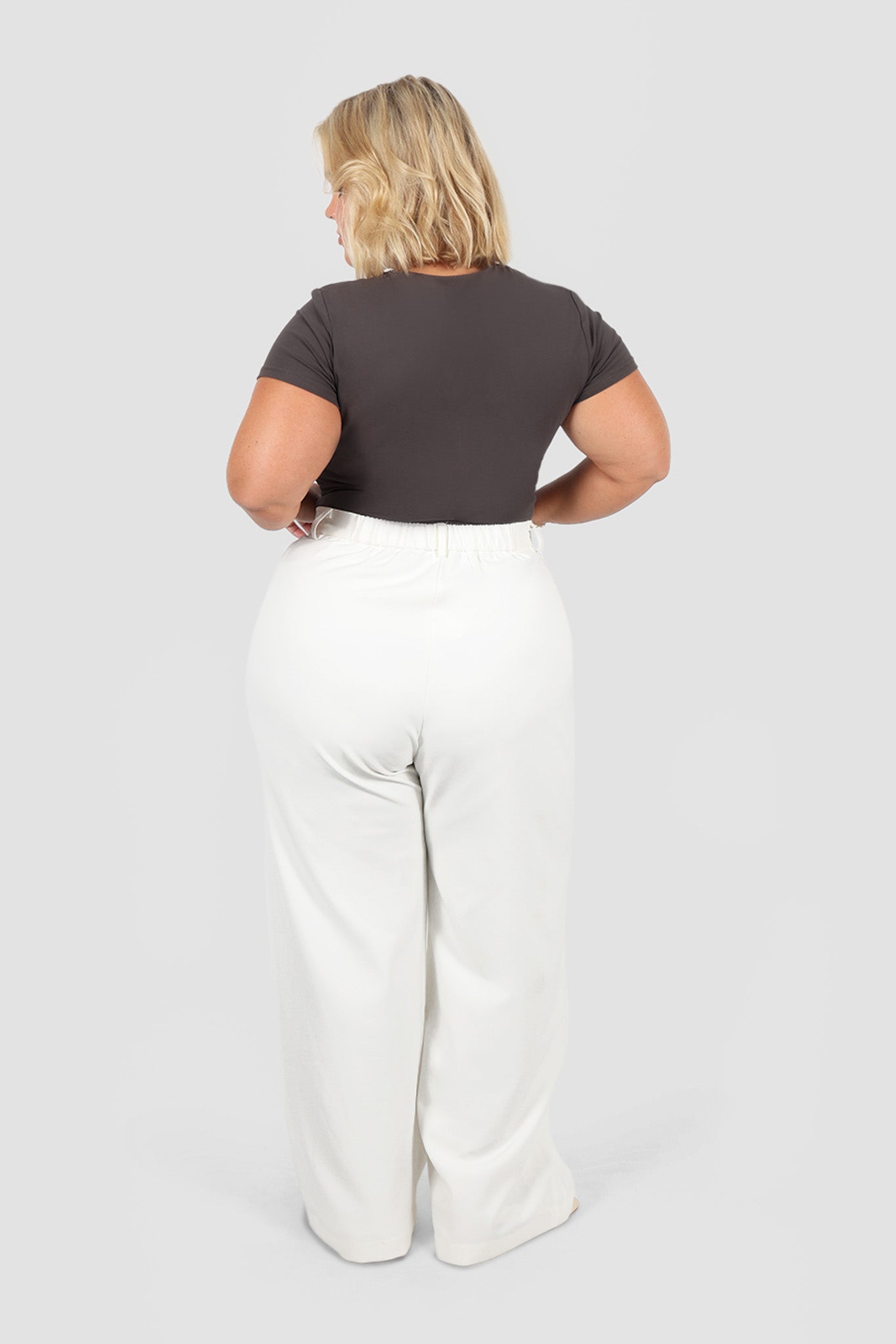 V NECK BUTTERY TEE CHARCOAL