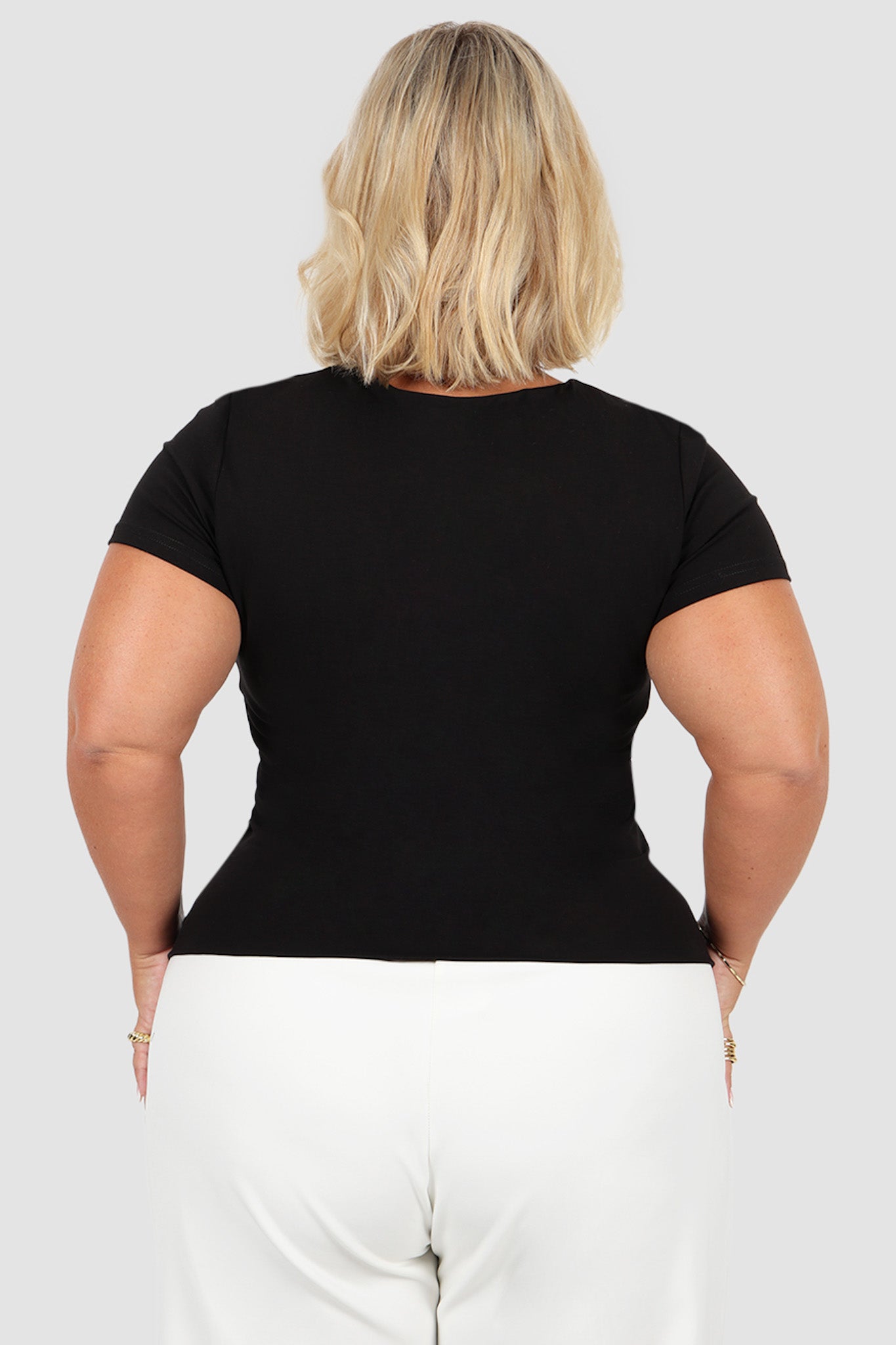 V NECK BUTTERY TEE BLACK