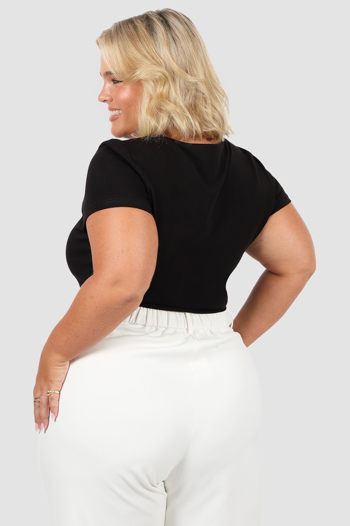 V NECK BUTTERY TEE BLACK