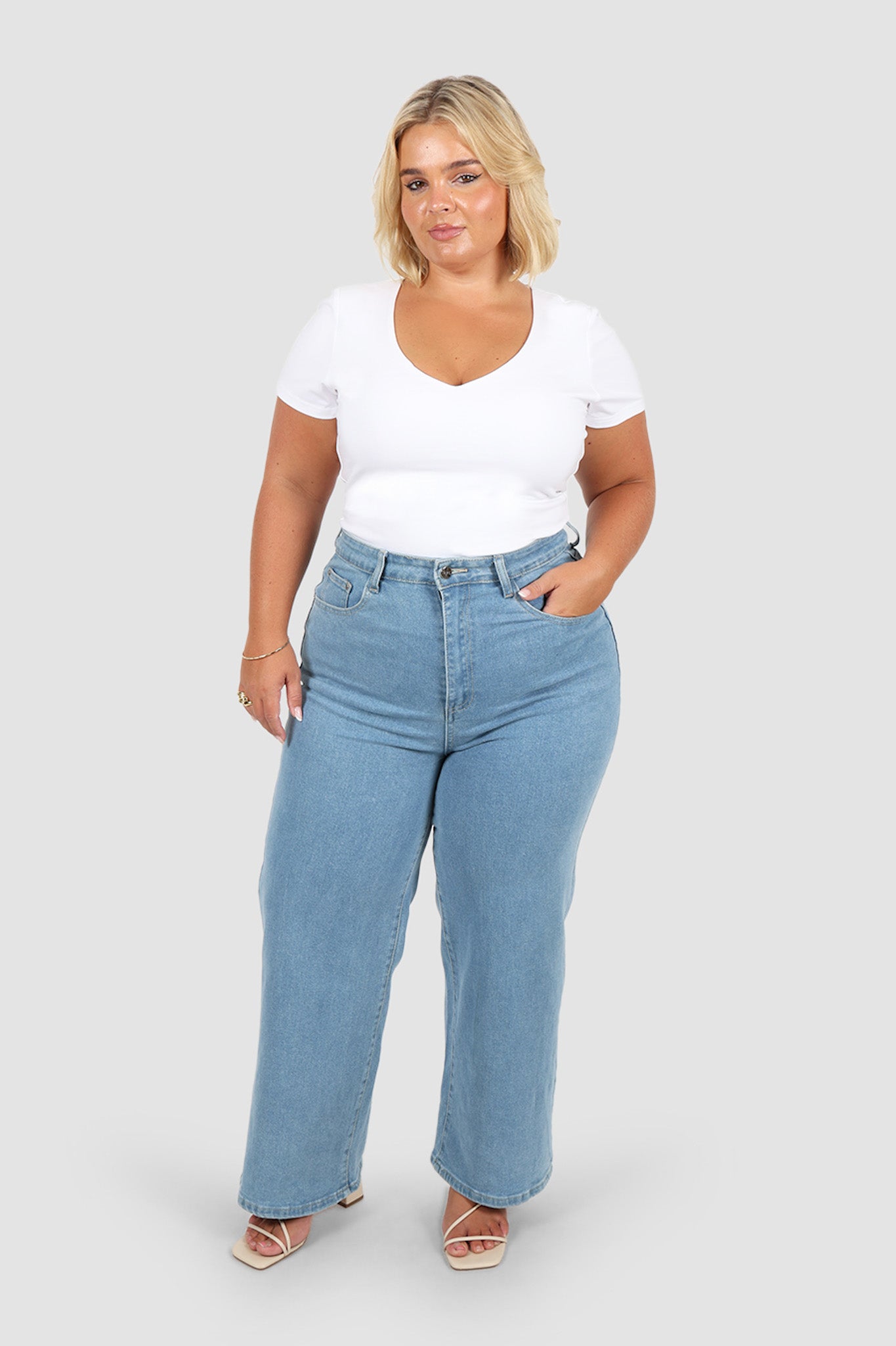 V NECK BUTTERY TEE WHITE