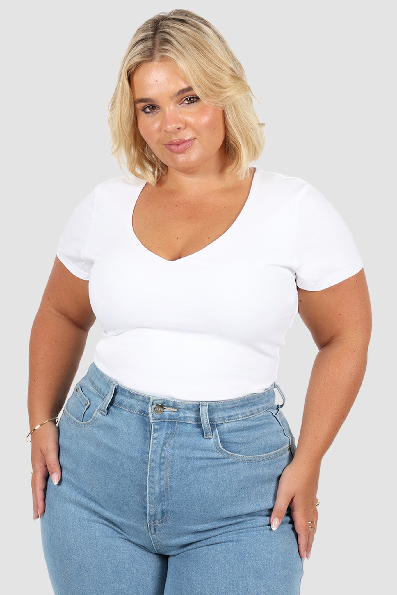 V NECK BUTTERY TEE WHITE