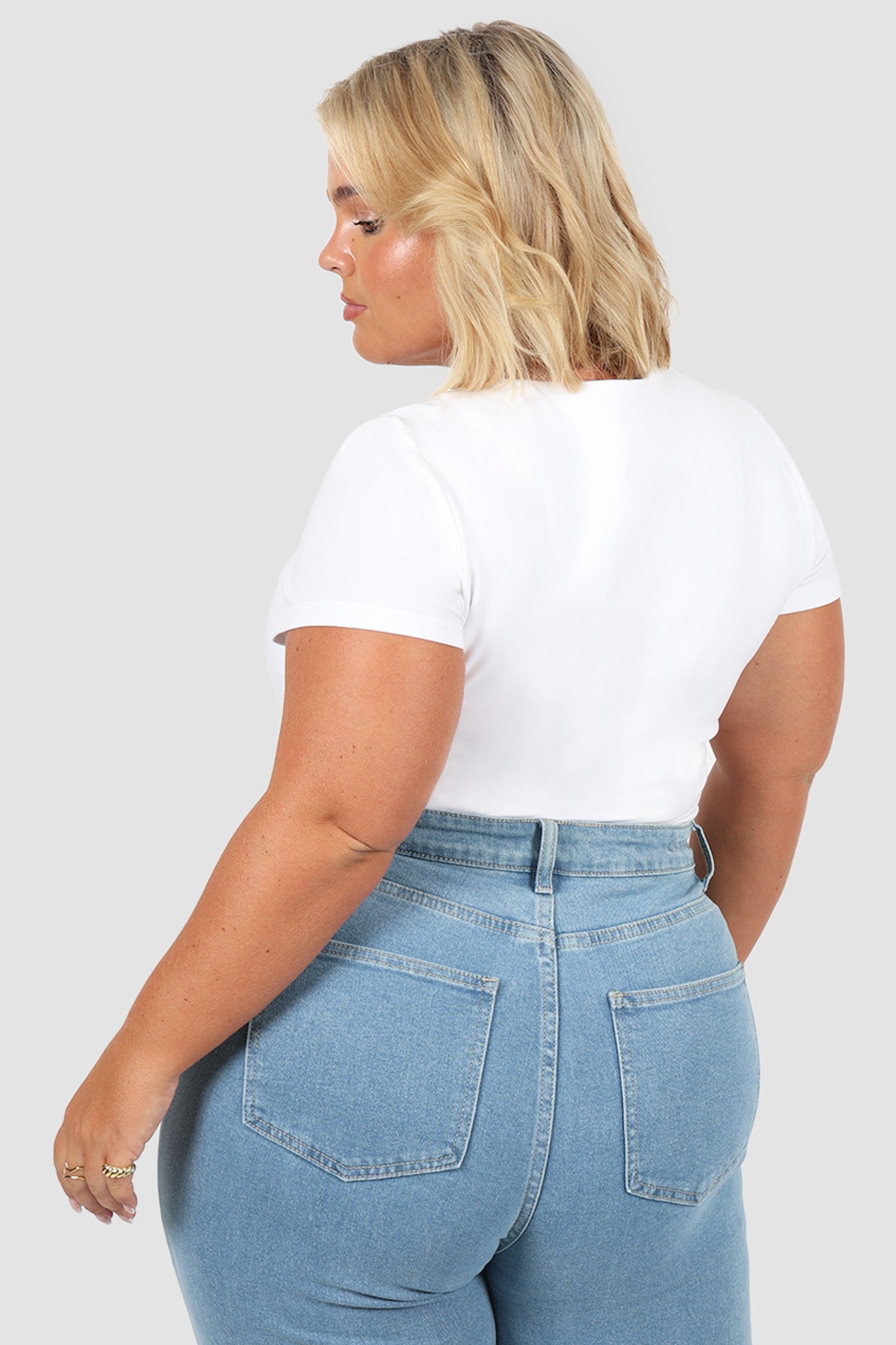 V NECK BUTTERY TEE WHITE