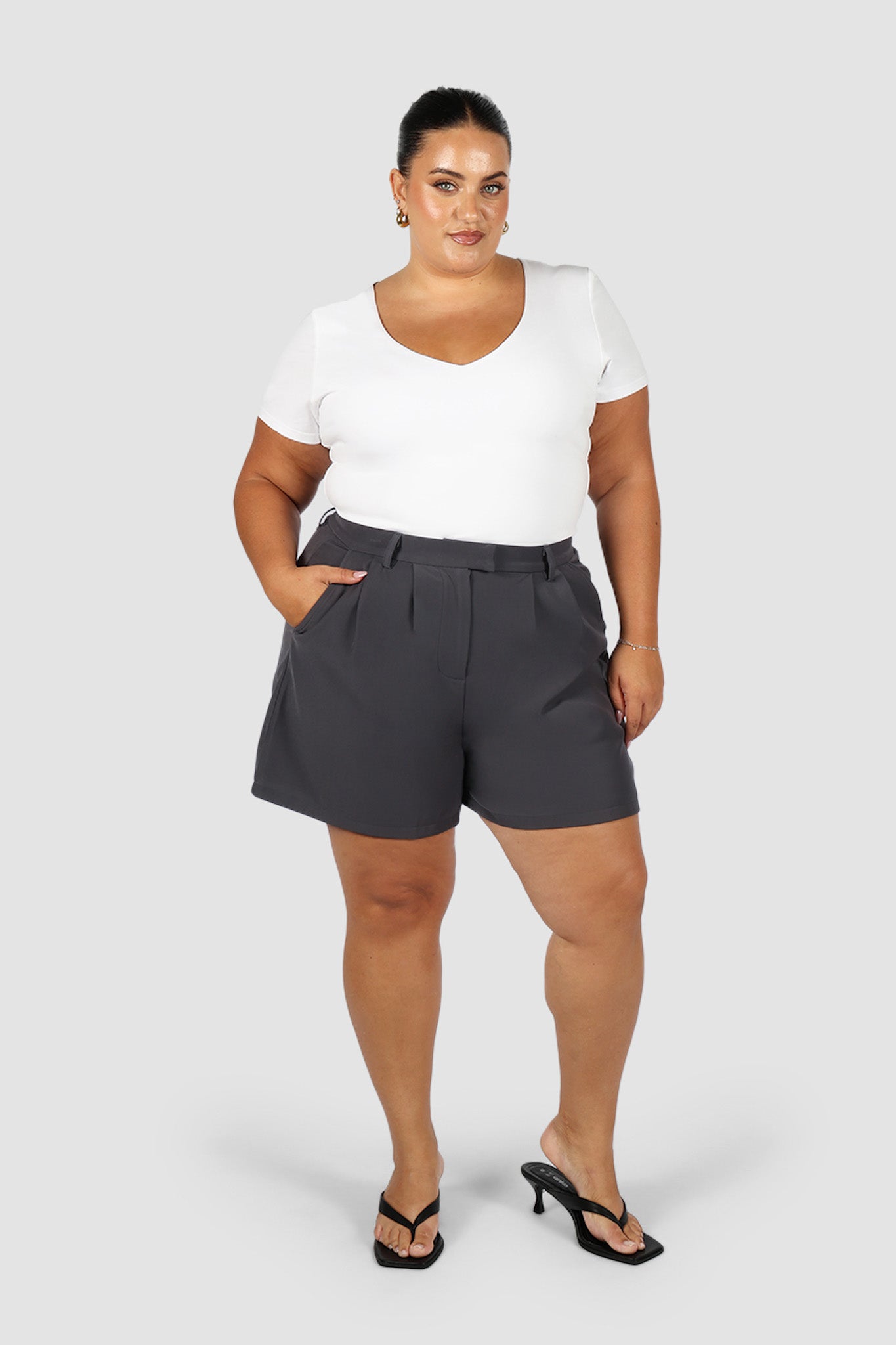 WYATT SHORT DEEP CHARCOAL