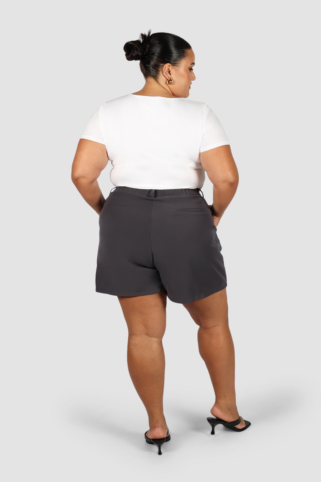 WYATT SHORT DEEP CHARCOAL