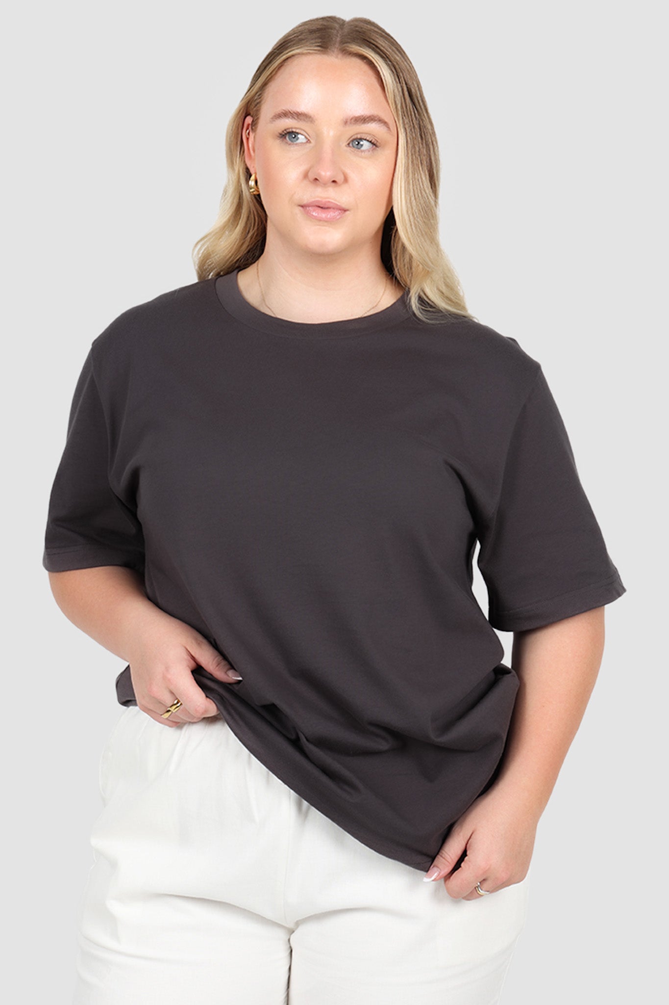 SIGNATURE TEE CHARCOAL