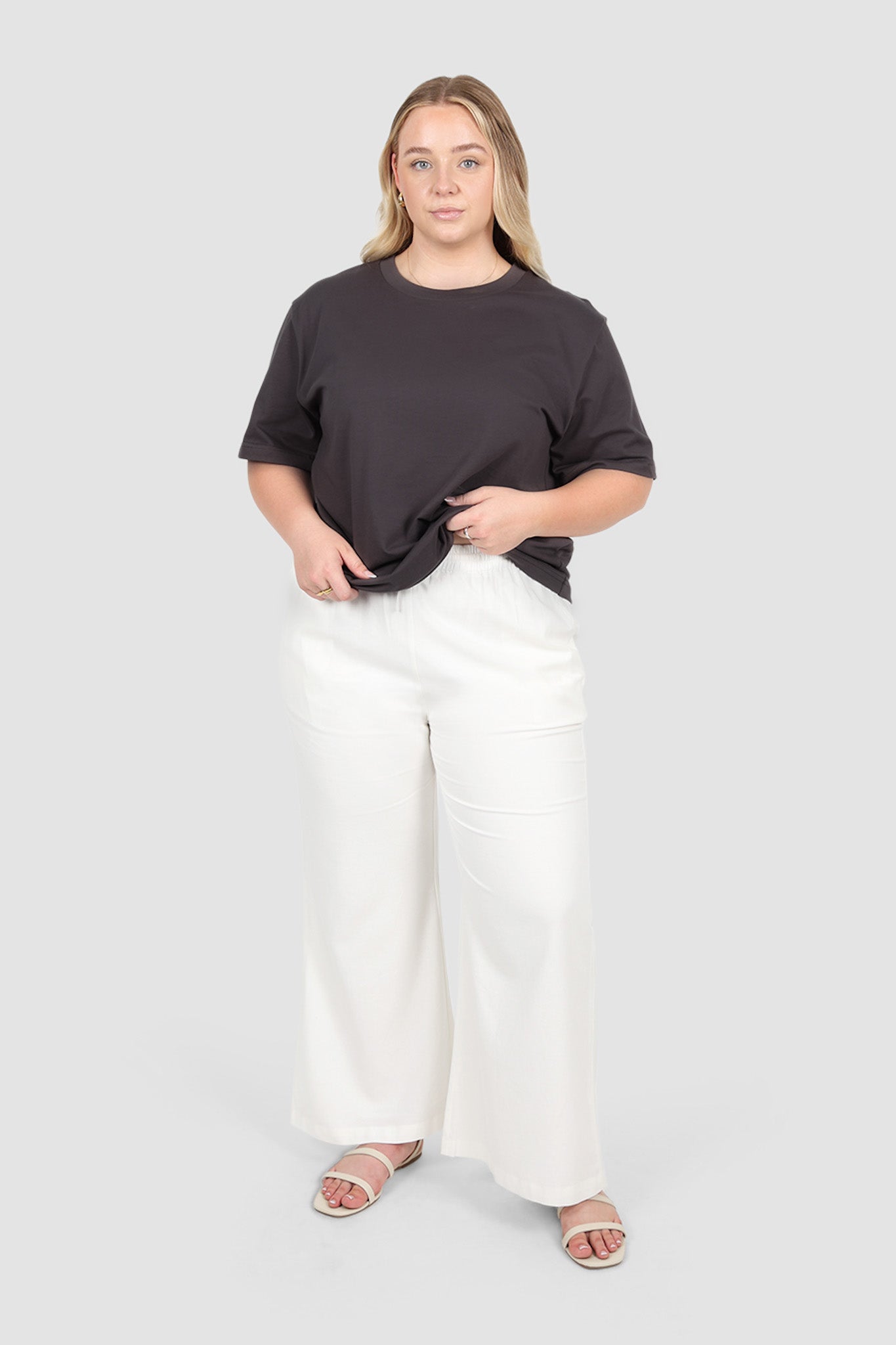 SIGNATURE TEE CHARCOAL