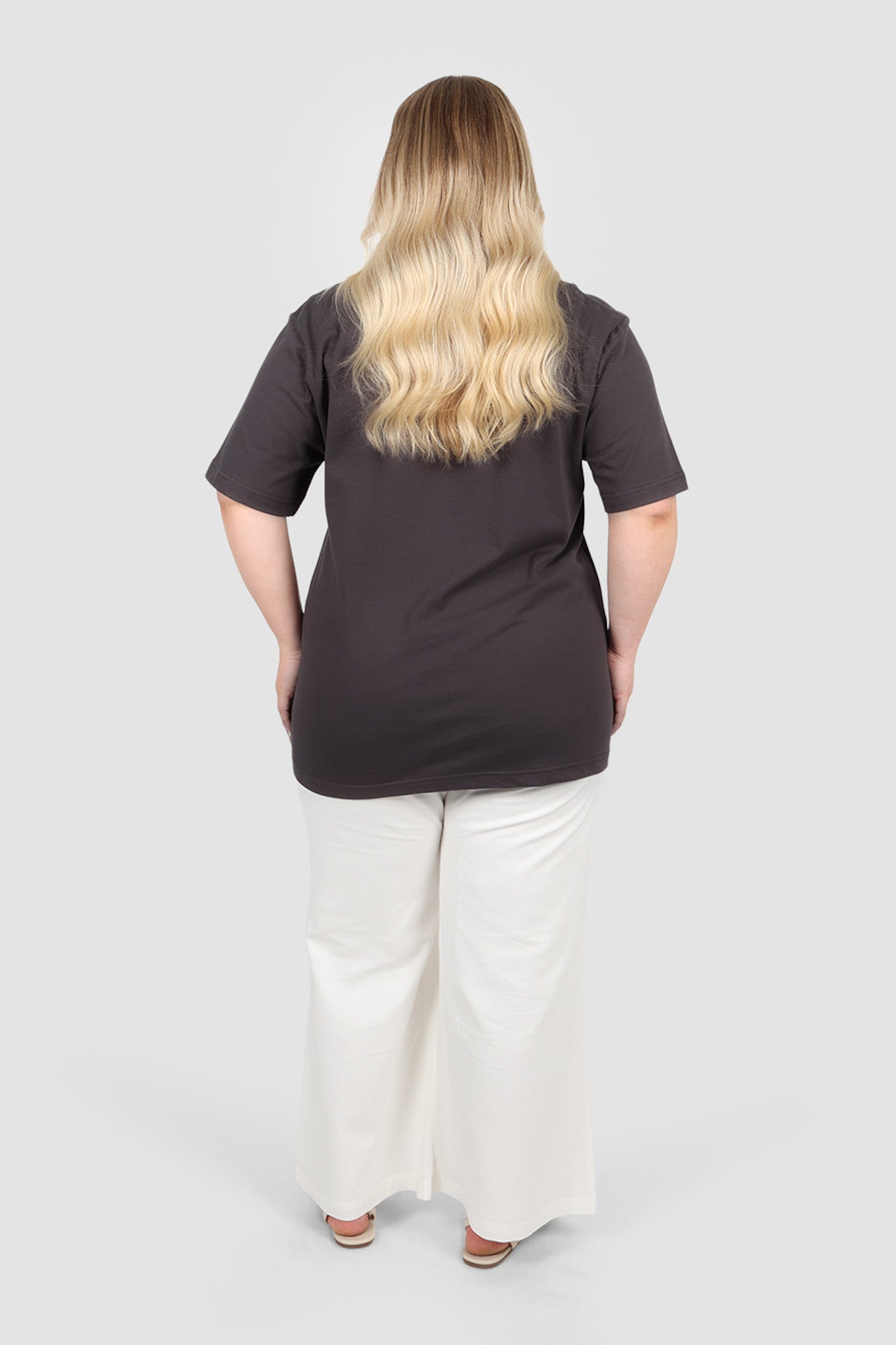 SIGNATURE TEE CHARCOAL