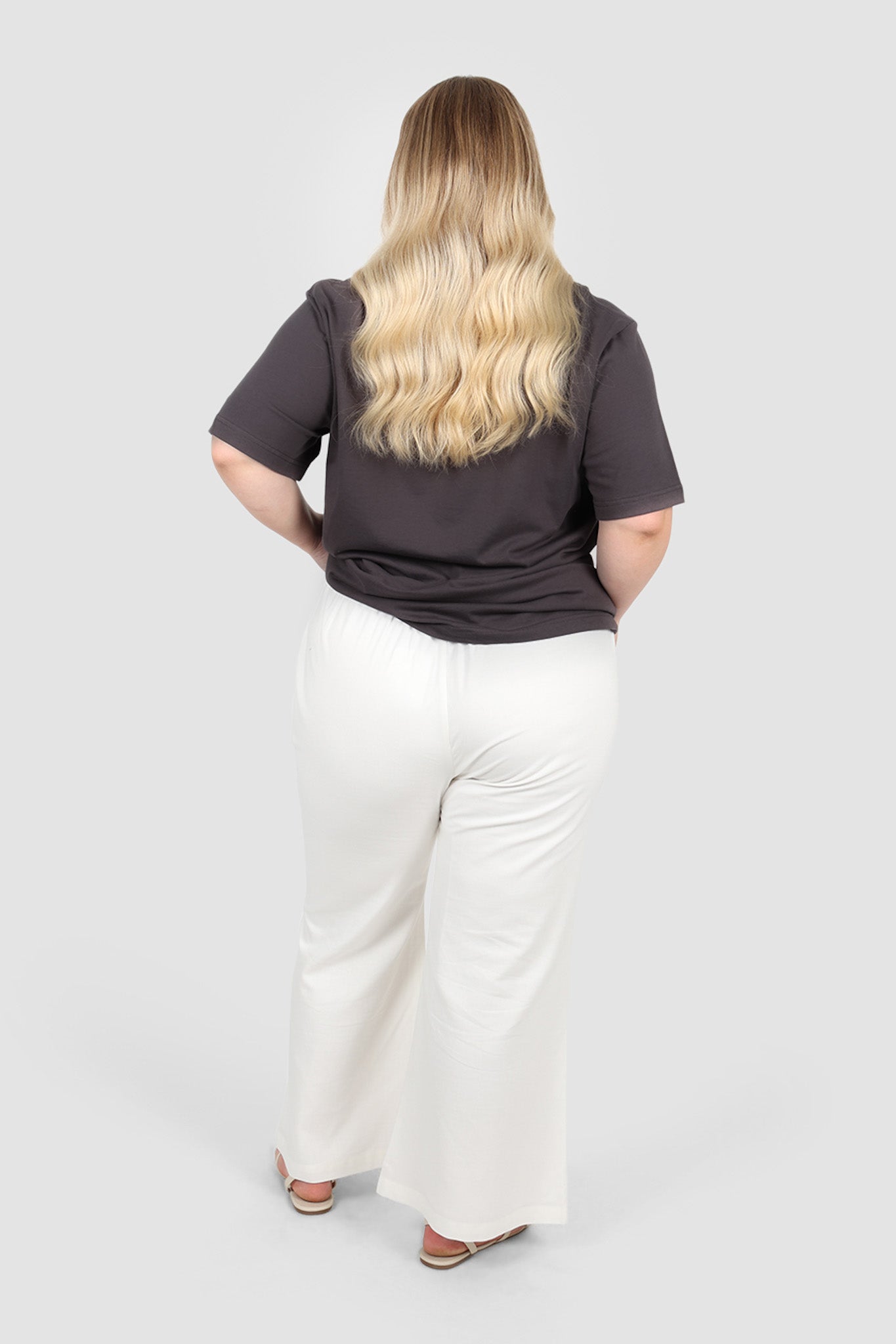 SIGNATURE TEE CHARCOAL