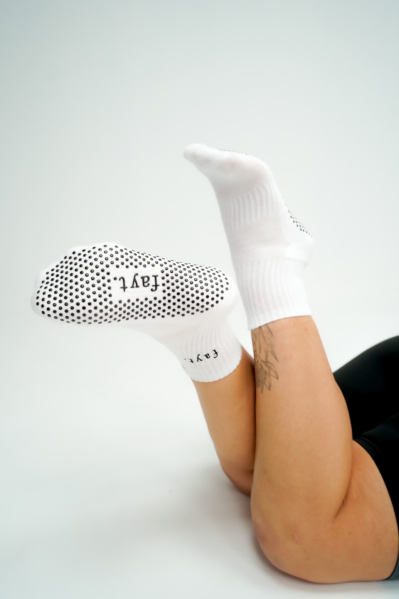 FAYT PILATES GRIP SOCKS WHITE