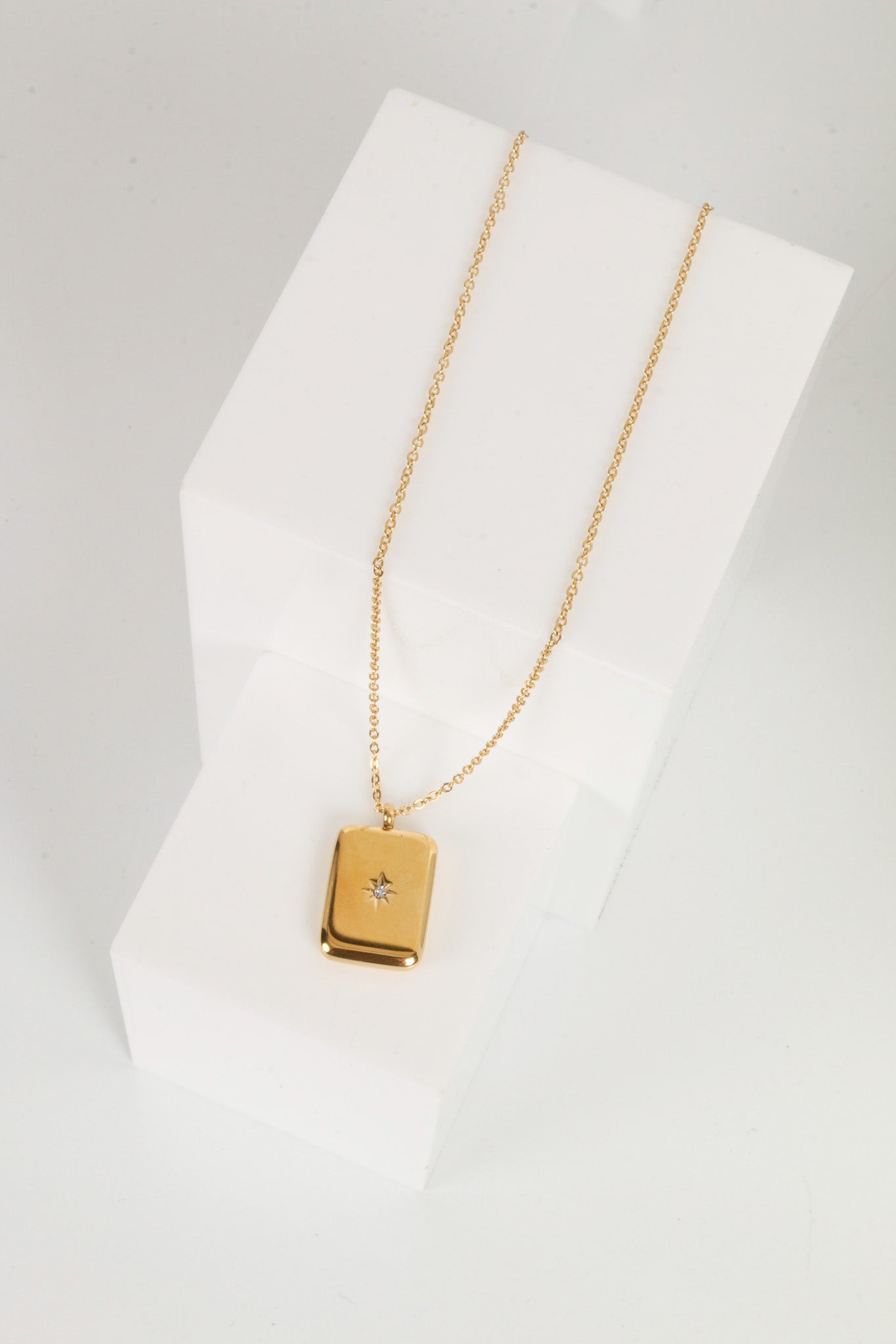 SQUARE PENDANT NECKLACE GOLD FAYT The Label