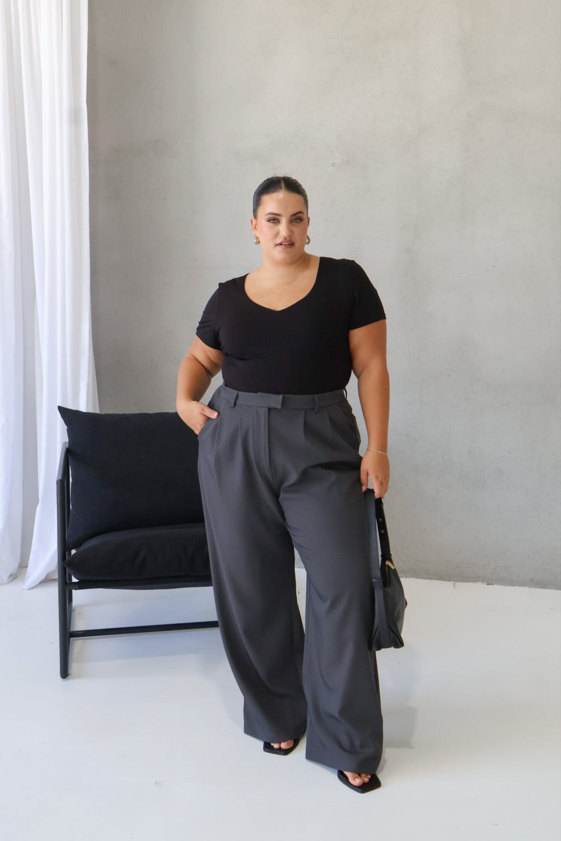 V NECK BUTTERY TEE BLACK