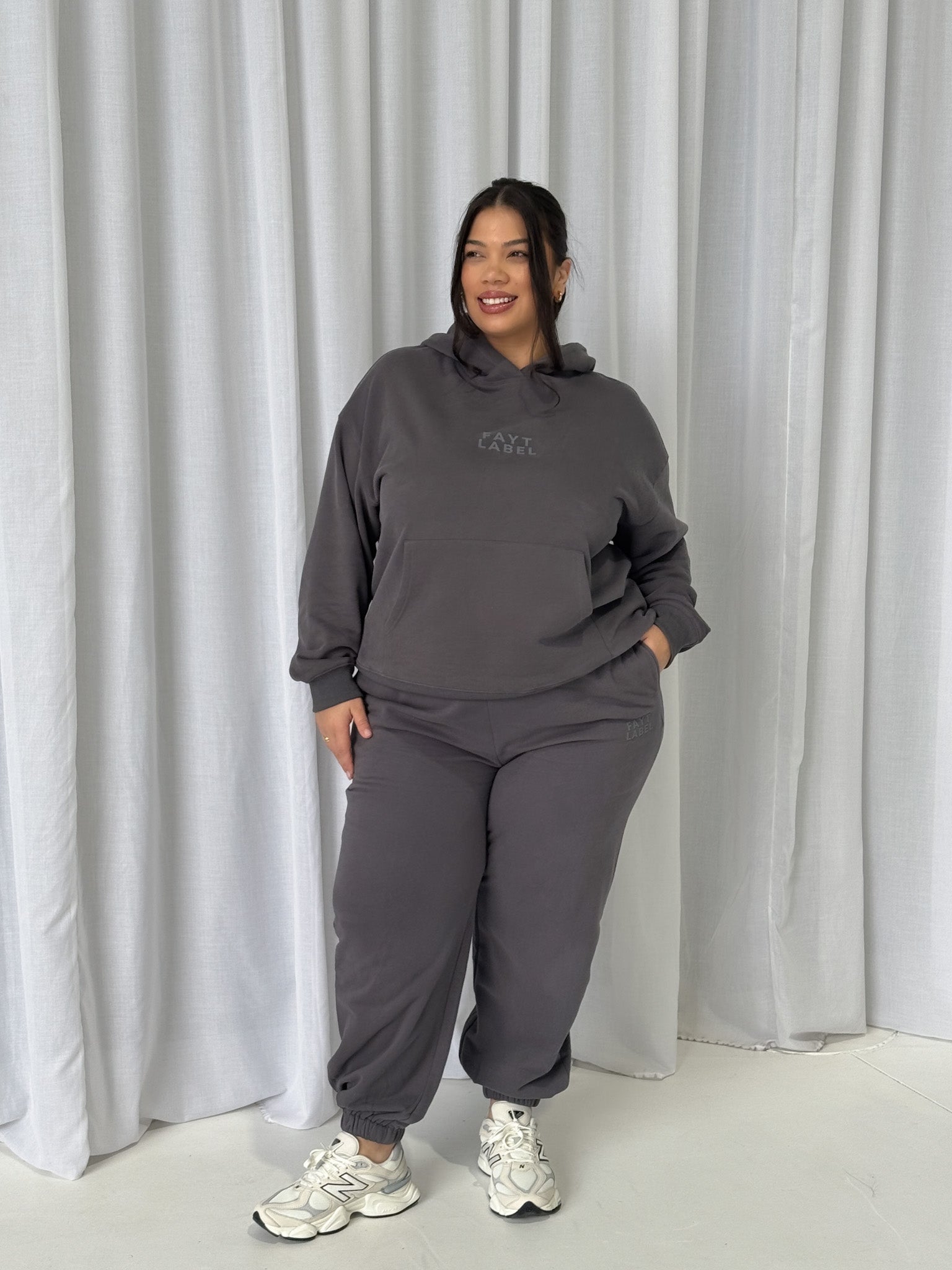 FAYT LOGO CUFF SWEATPANT CHARCOAL