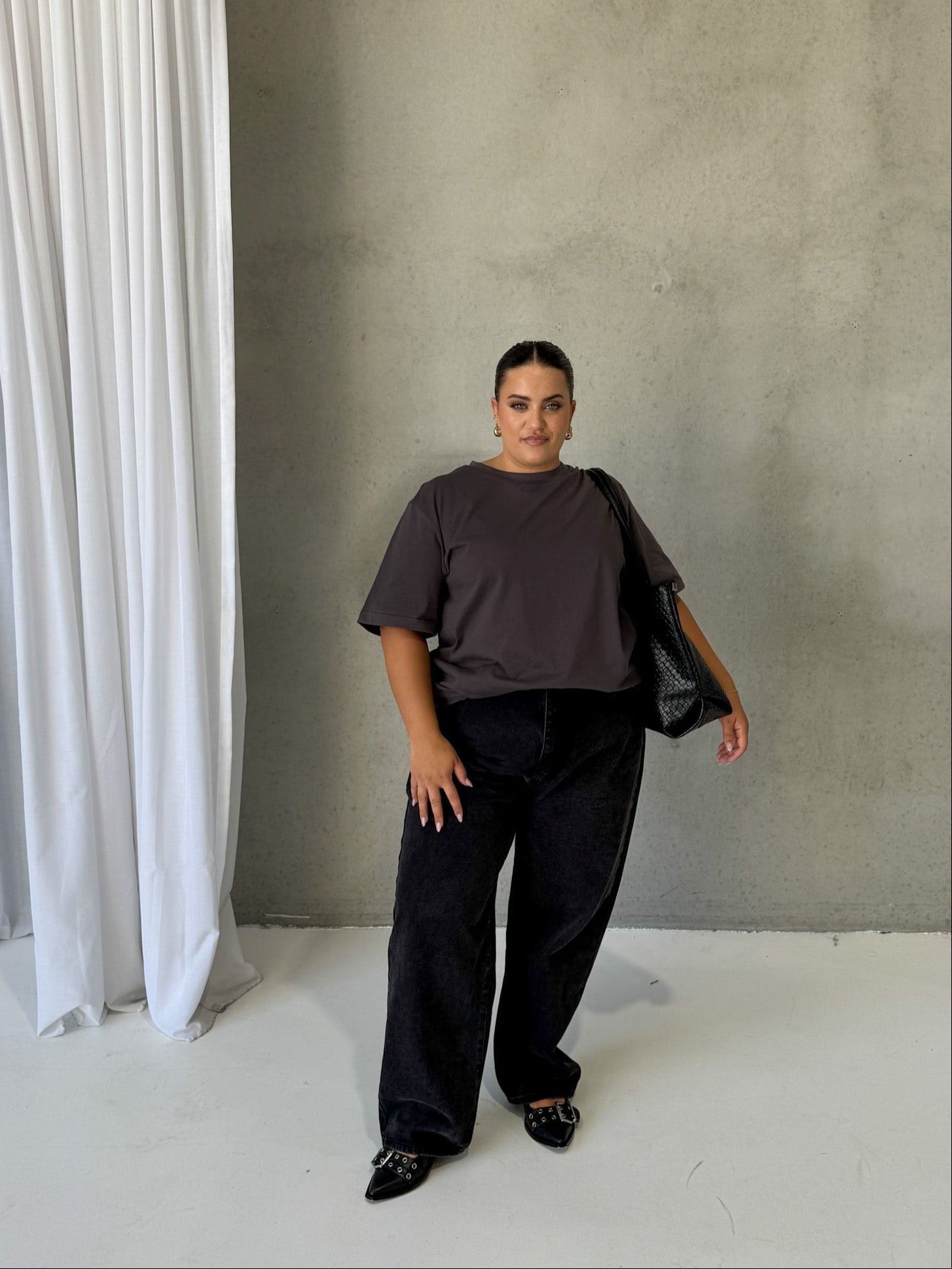 SIGNATURE TEE CHARCOAL