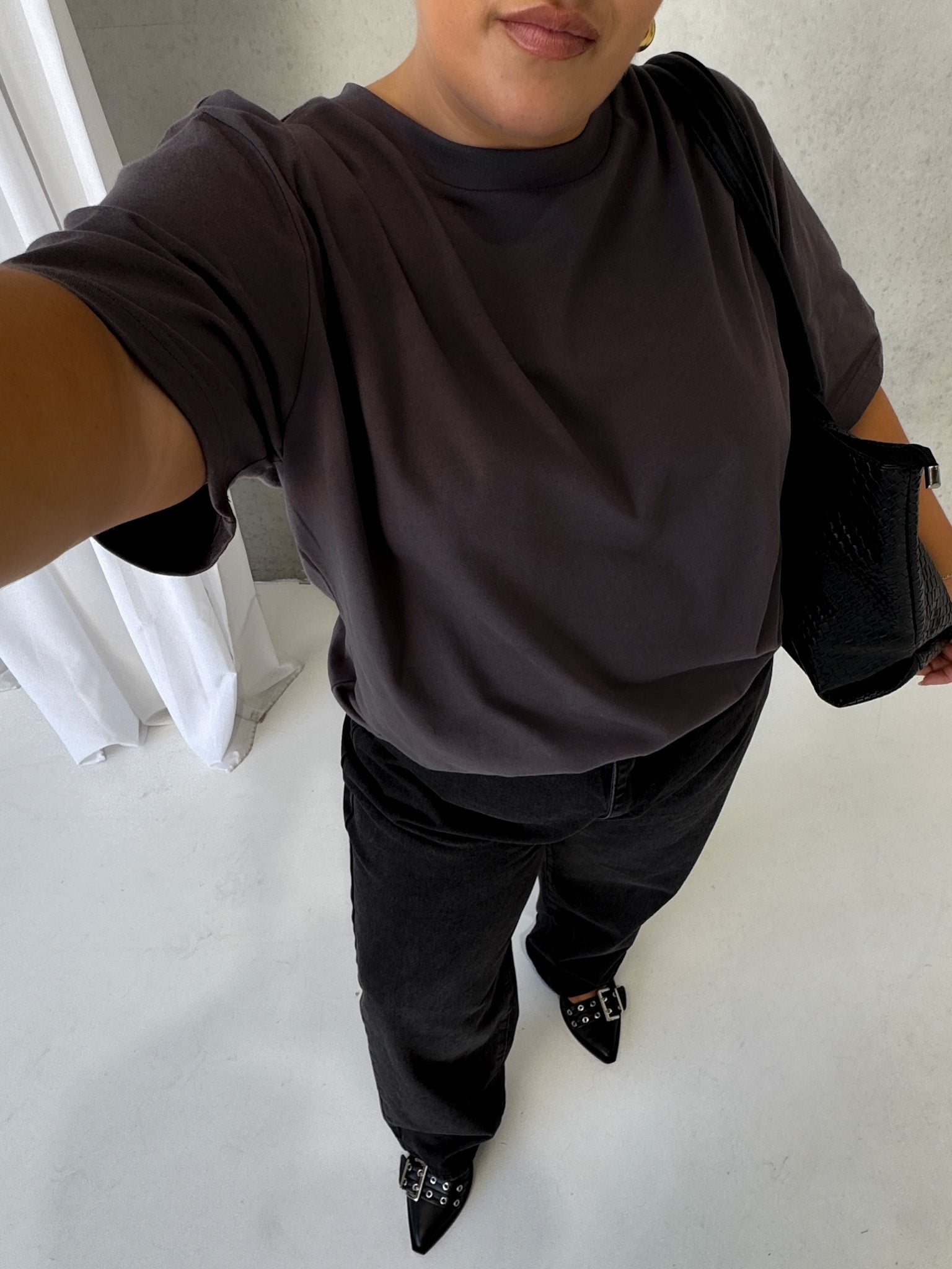 SIGNATURE TEE CHARCOAL