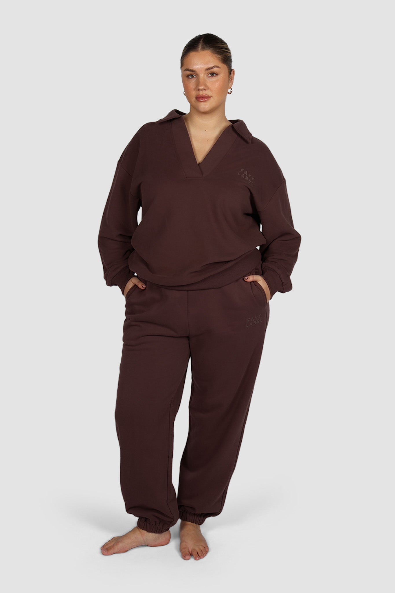 FAYT LOGO COLLAR CREW CHOCOLATE