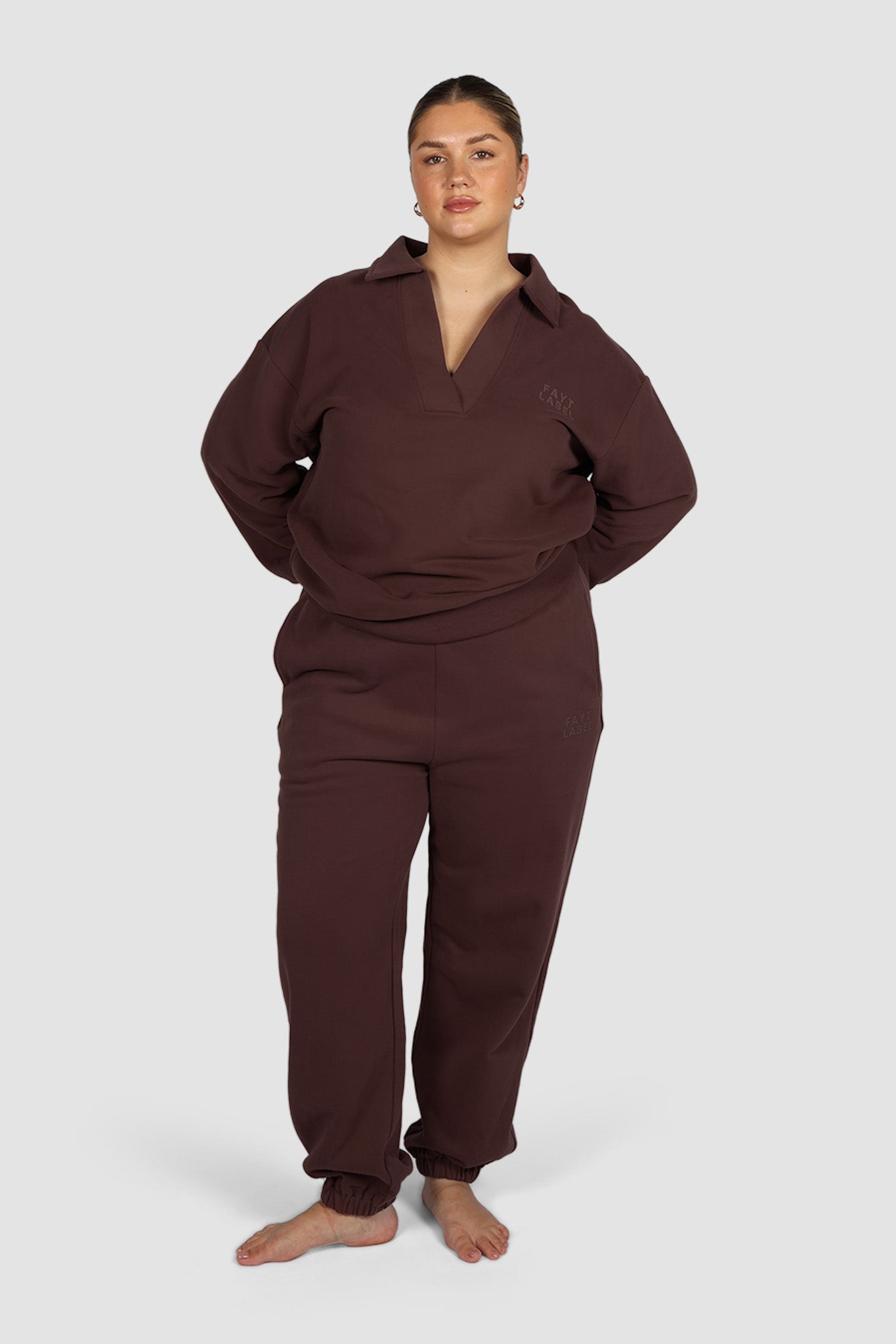 FAYT LOGO COLLAR CREW CHOCOLATE