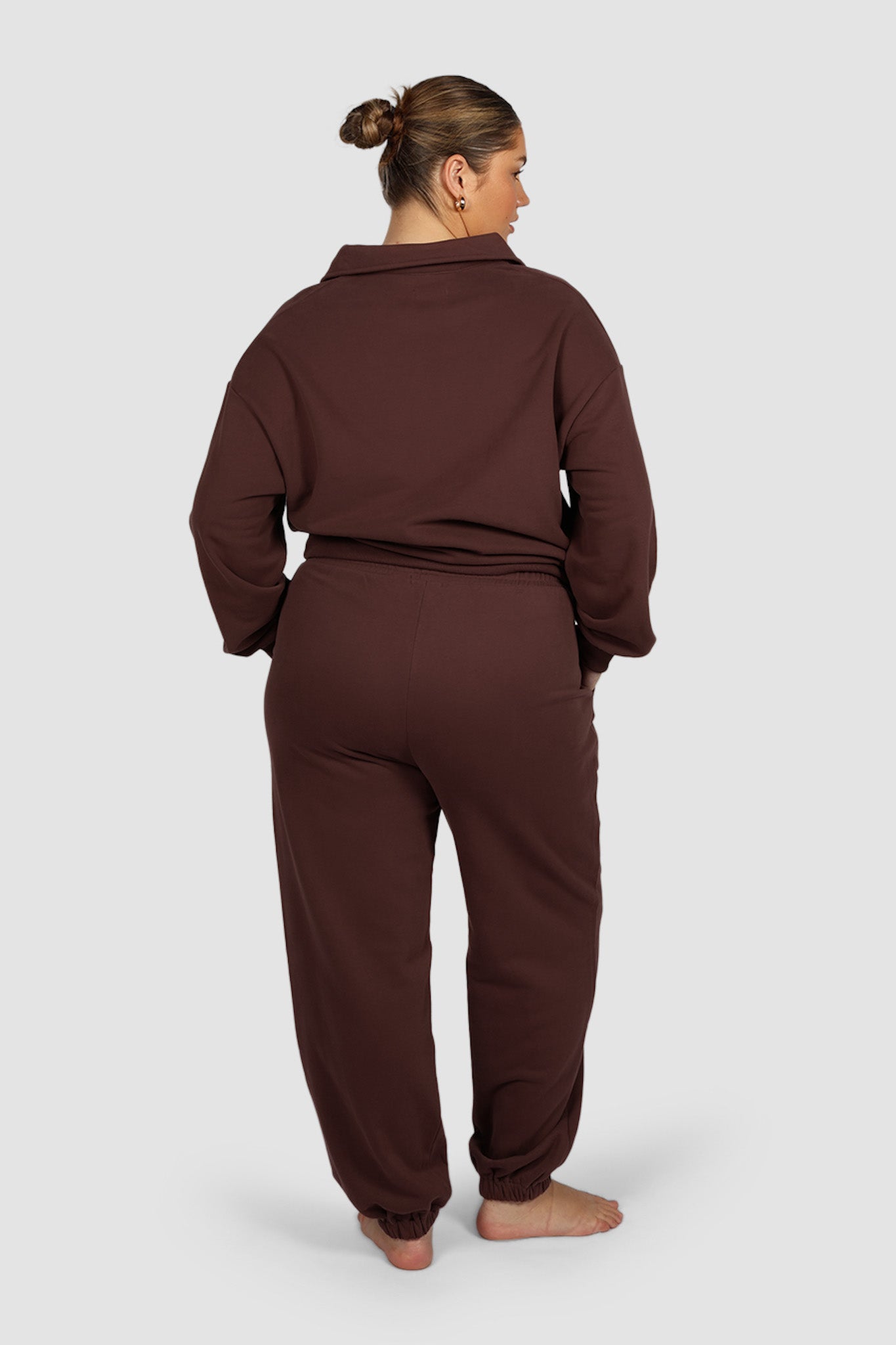 FAYT LOGO COLLAR CREW CHOCOLATE