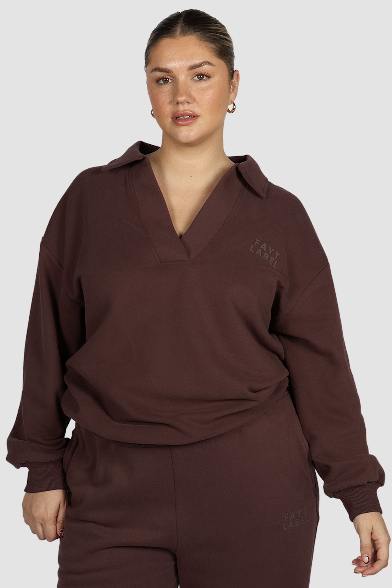 FAYT LOGO COLLAR CREW CHOCOLATE