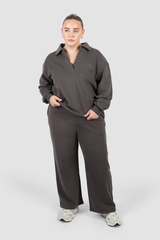 FAYT LOGO FLARE SWEATPANT CHARCOAL