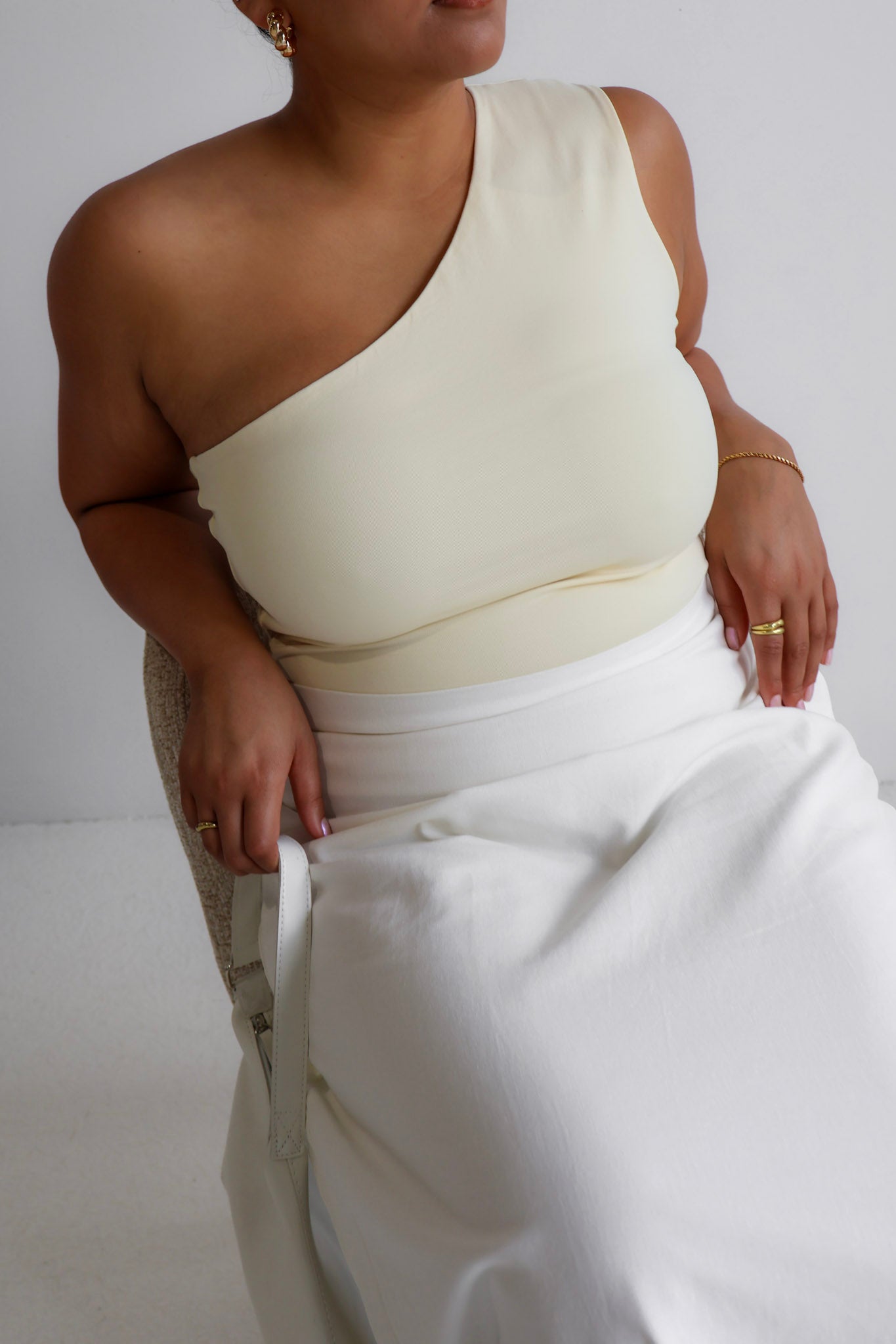 SULLIVAN ONE SHOULDER TOP SOFT BUTTER