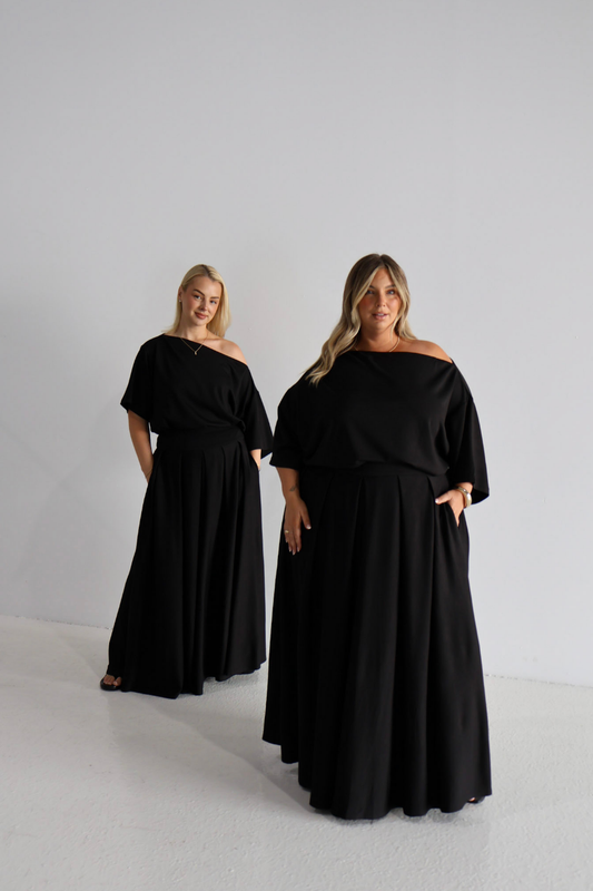 REIGN SKIRT BLACK