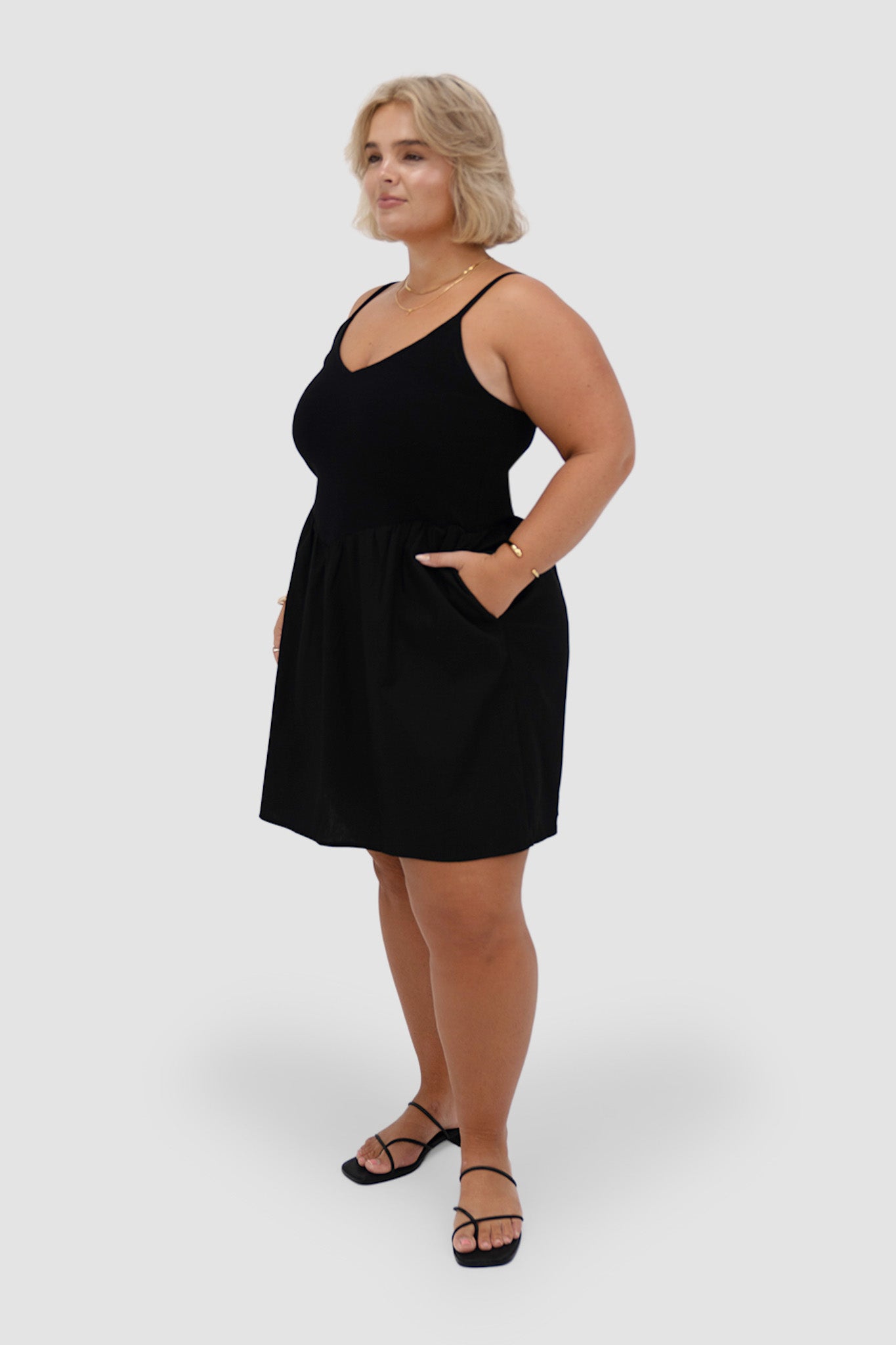 ZAREN MINI DRESS BLACK