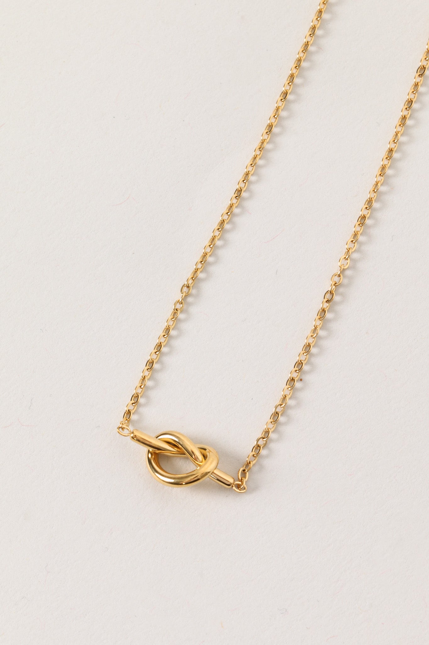 PRETZEL NECKLACE