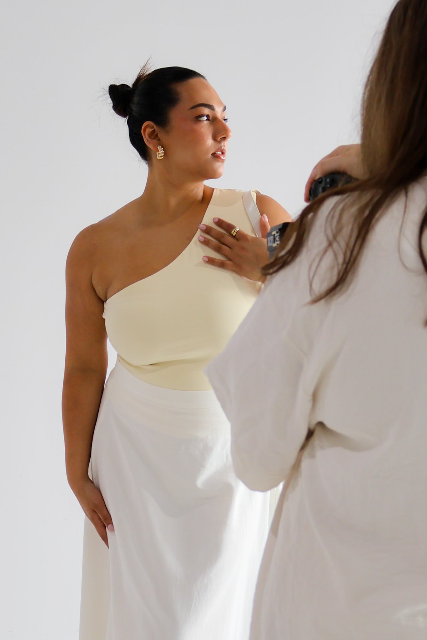 SULLIVAN ONE SHOULDER TOP SOFT BUTTER