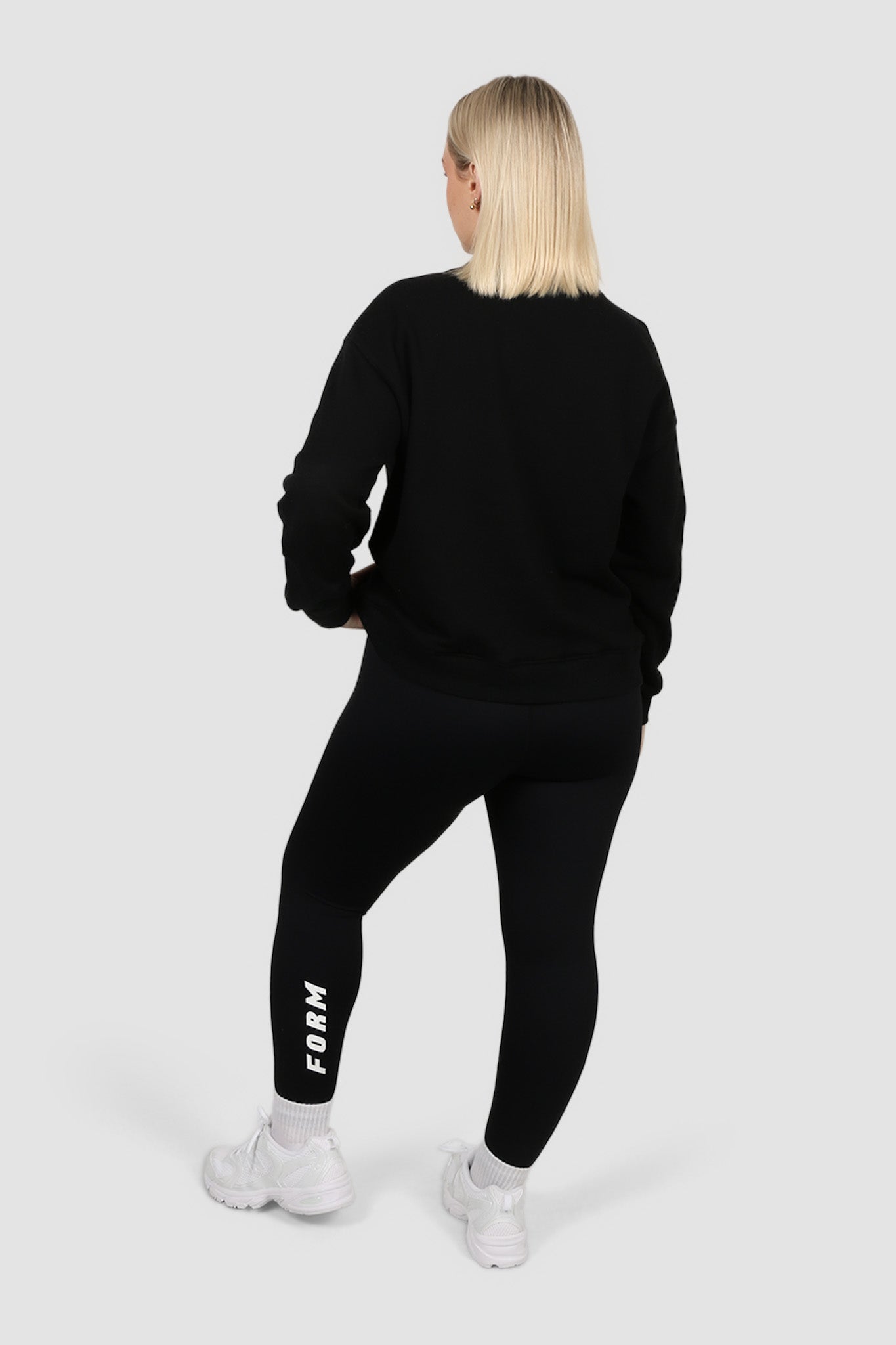 ATHLETICA OVERSIZED CREW BLACK