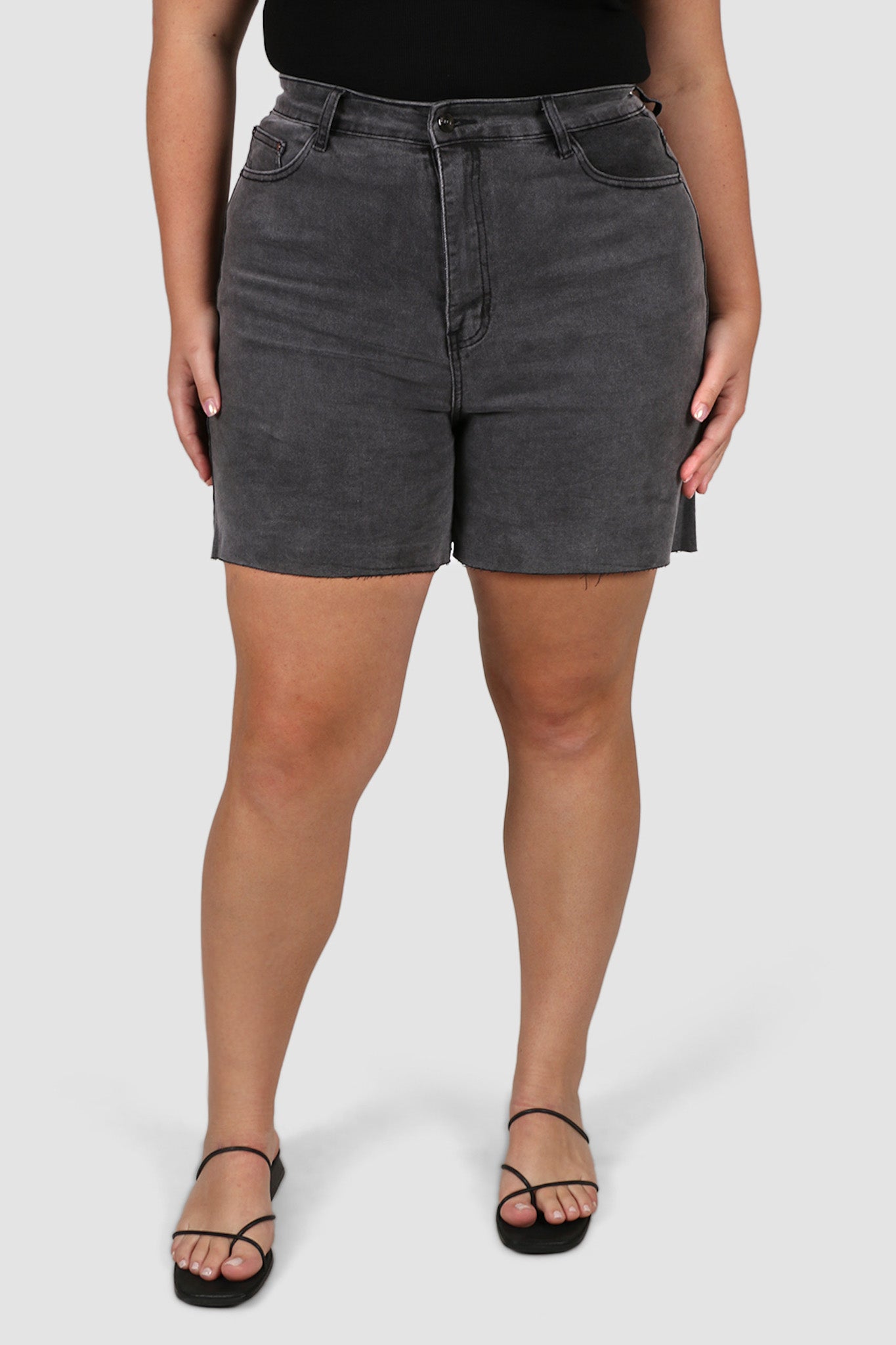 JAGGER DENIM SHORT GREY WASH