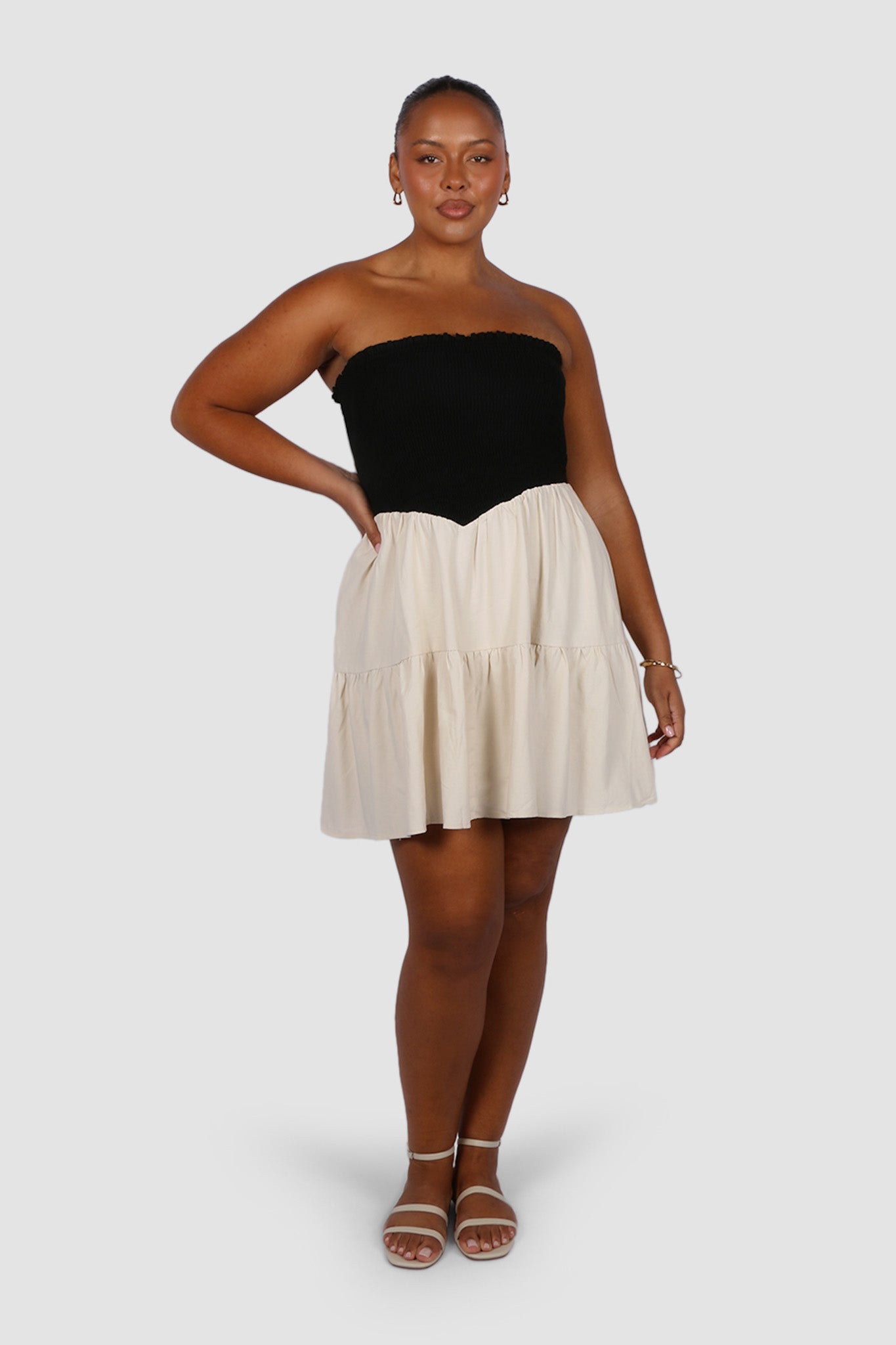 RYLIN DRESS NEUTRAL/BLACK