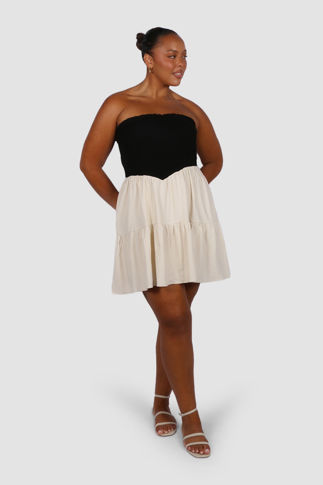 RYLIN DRESS NEUTRAL/BLACK