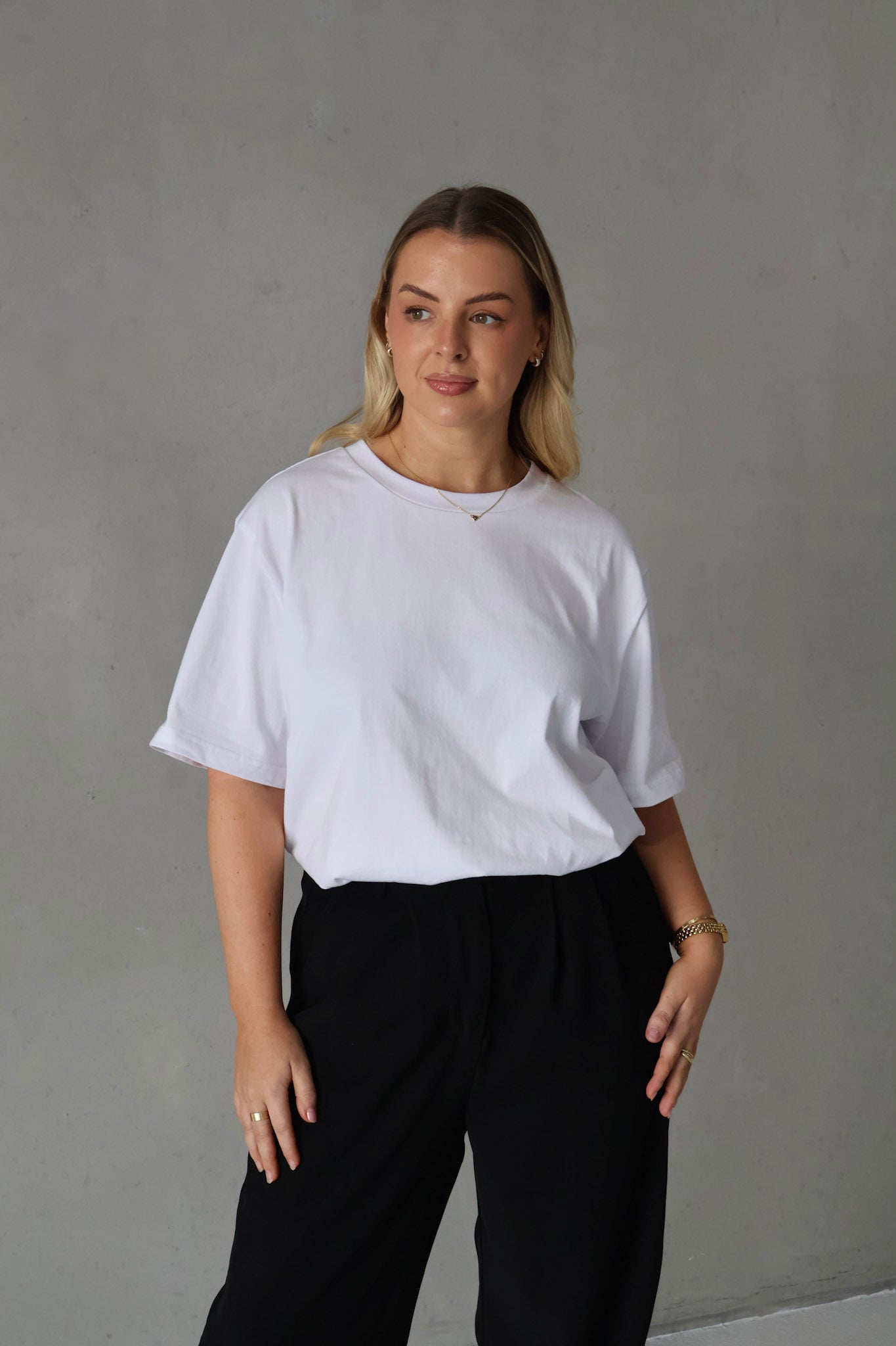 SIGNATURE TEE WHITE