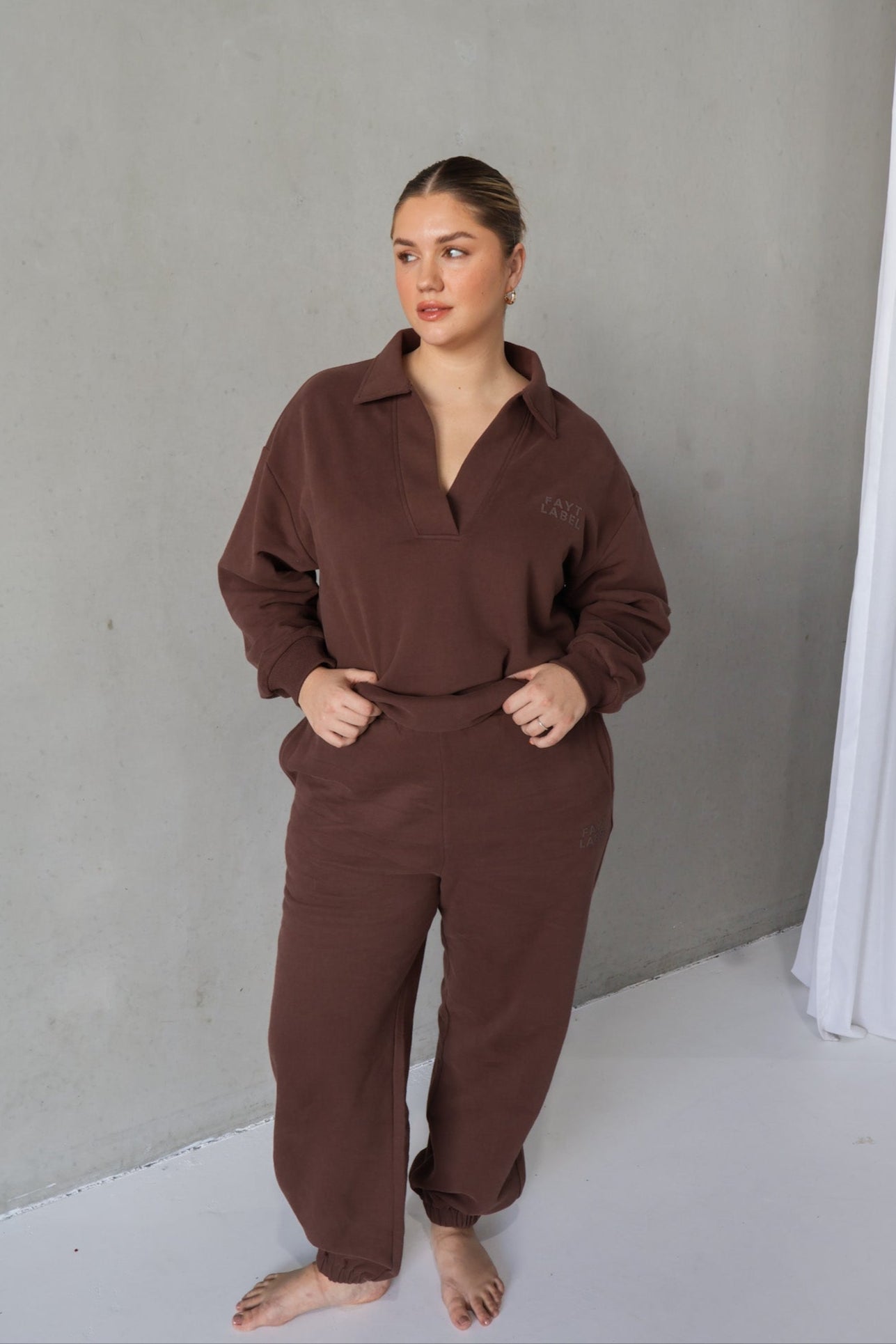 FAYT LOGO COLLAR CREW CHOCOLATE - Fayt The Label