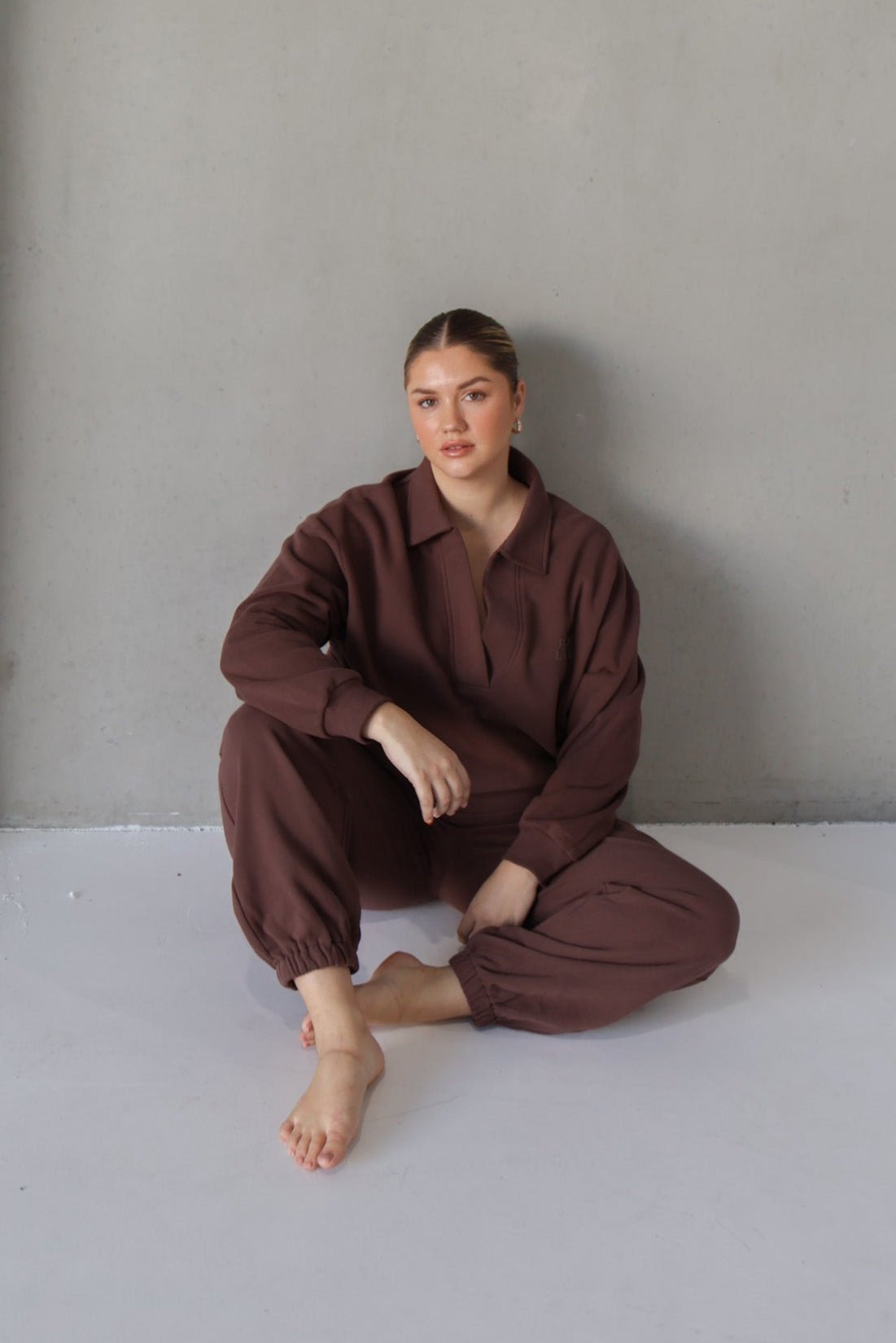 FAYT LOGO COLLAR CREW CHOCOLATE - Fayt The Label