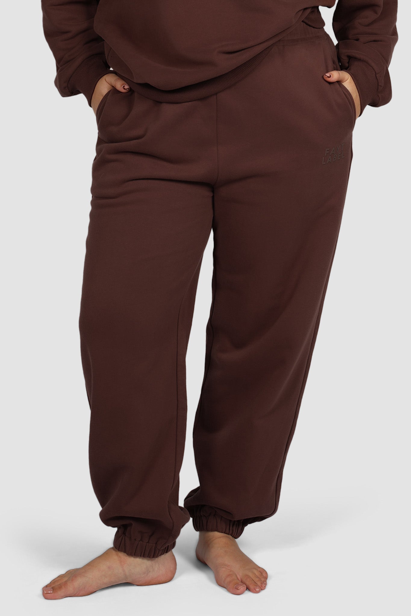 FAYT LOGO CUFF SWEATPANT CHOCOLATE - Fayt The Label