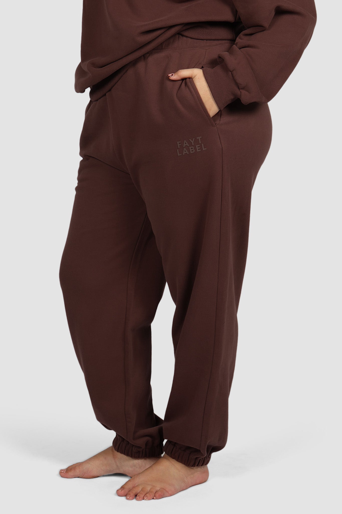 FAYT LOGO CUFF SWEATPANT CHOCOLATE - Fayt The Label