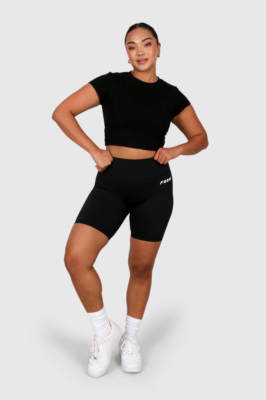 FORM BASE SHORT BLACK - Fayt The Label