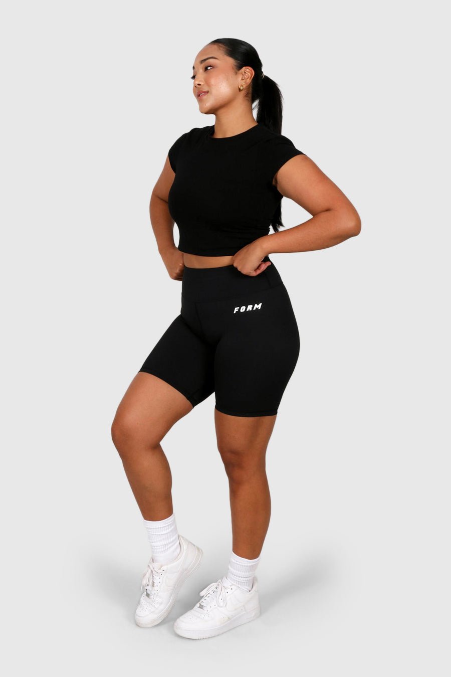 FORM BASE SHORT BLACK - Fayt The Label