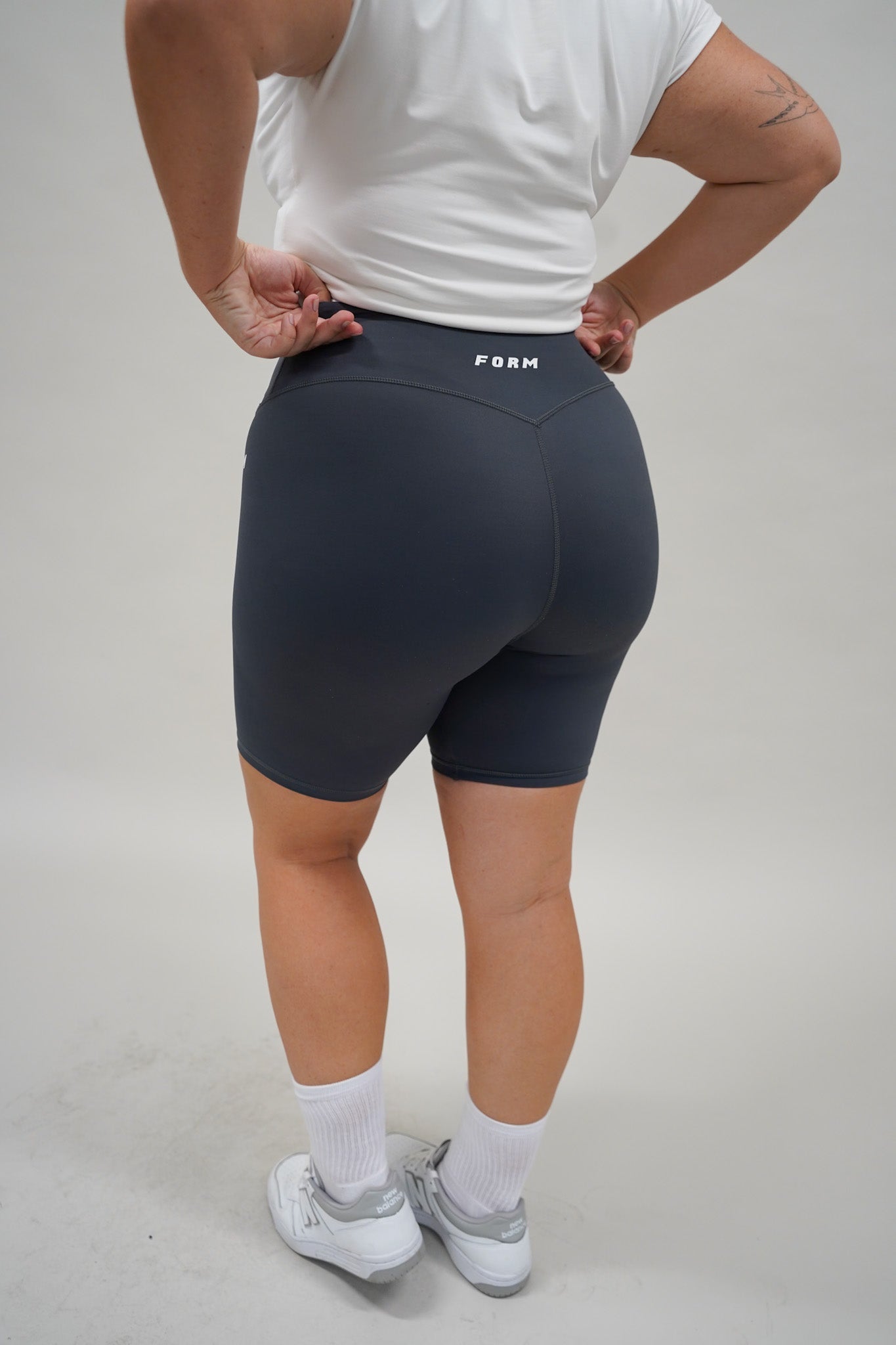 FORM BASE SHORT GREY - Fayt The Label