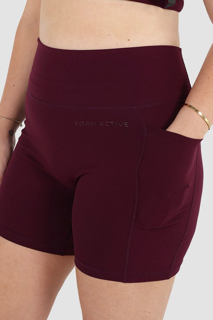FORM FLOW POCKET SHORT PLUM - Fayt The Label