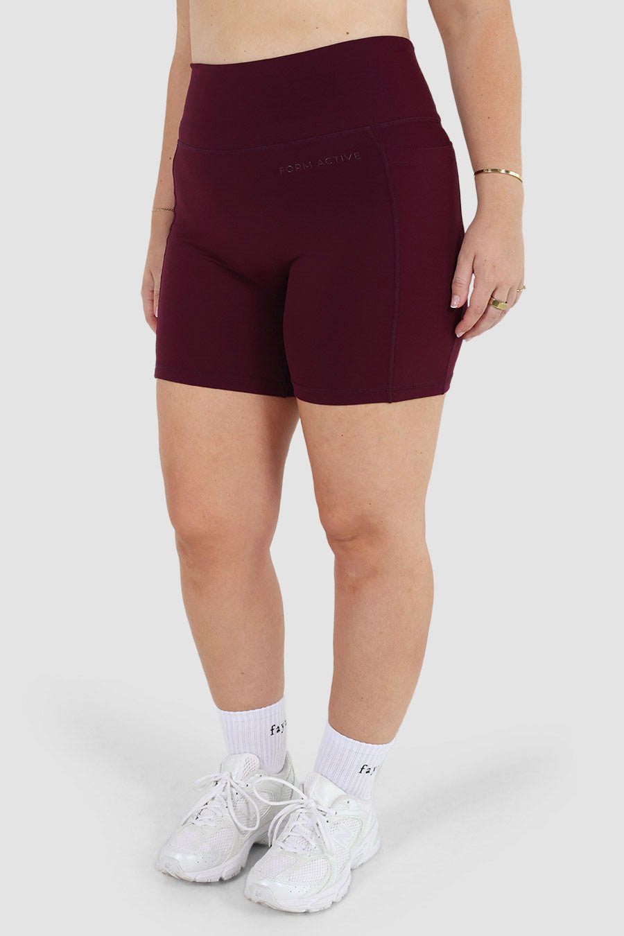 FORM FLOW POCKET SHORT PLUM - Fayt The Label