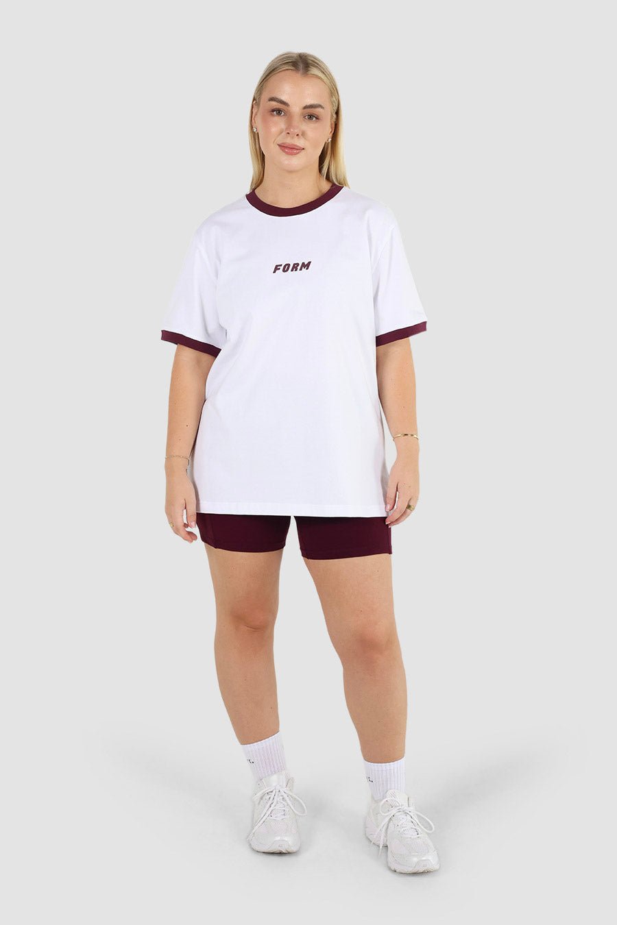 FORM SIGNATURE TEE WHITE/PLUM - Fayt The Label