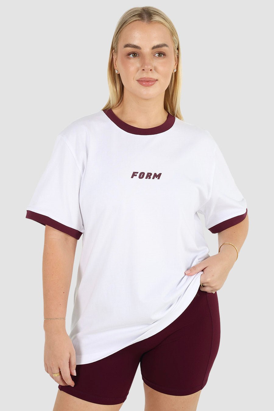 FORM SIGNATURE TEE WHITE/PLUM - Fayt The Label