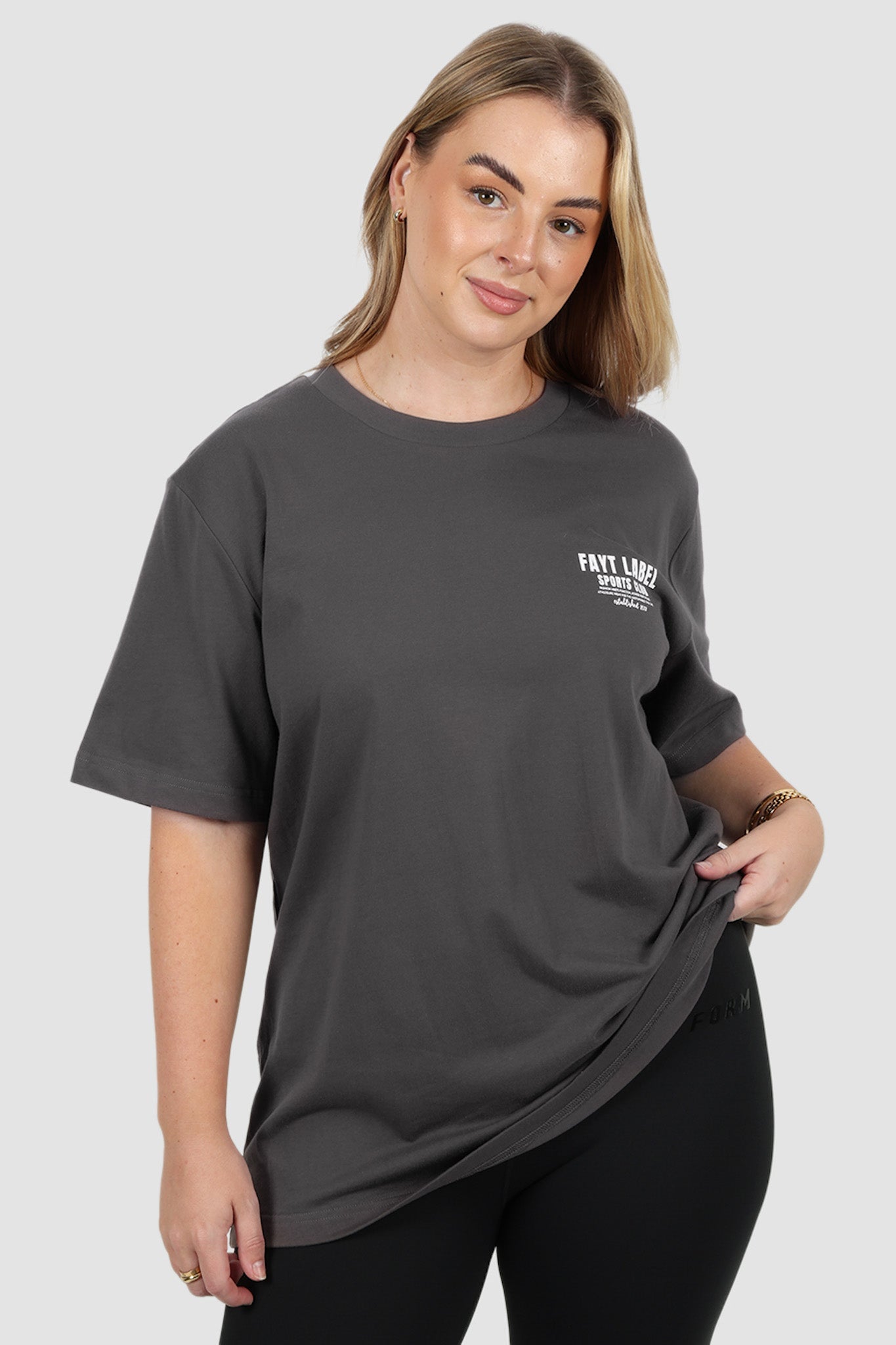 SIGNATURE LOGO TEE CHARCOAL - Fayt The Label