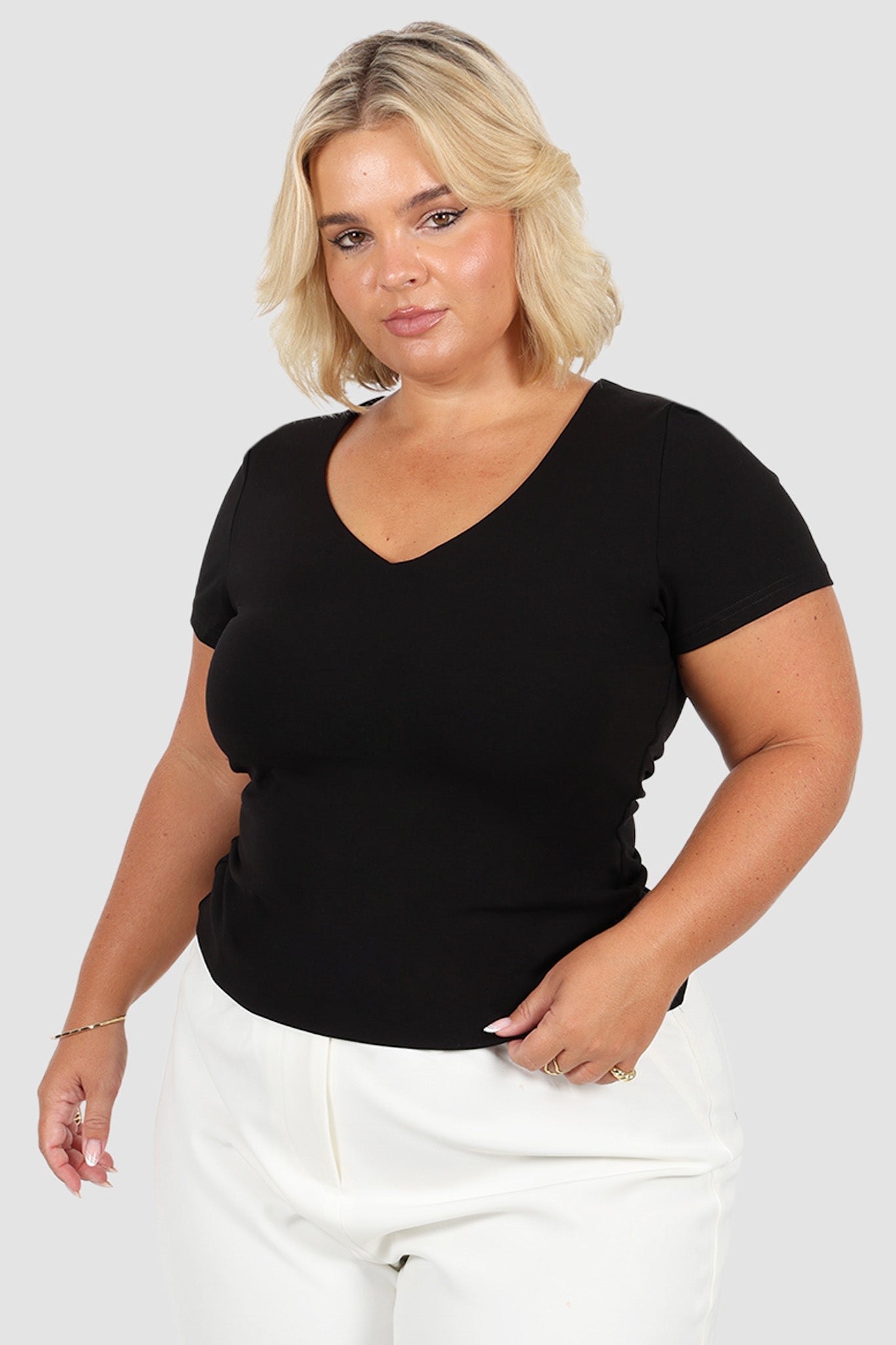 V NECK BUTTERY TEE BLACK - Fayt The Label